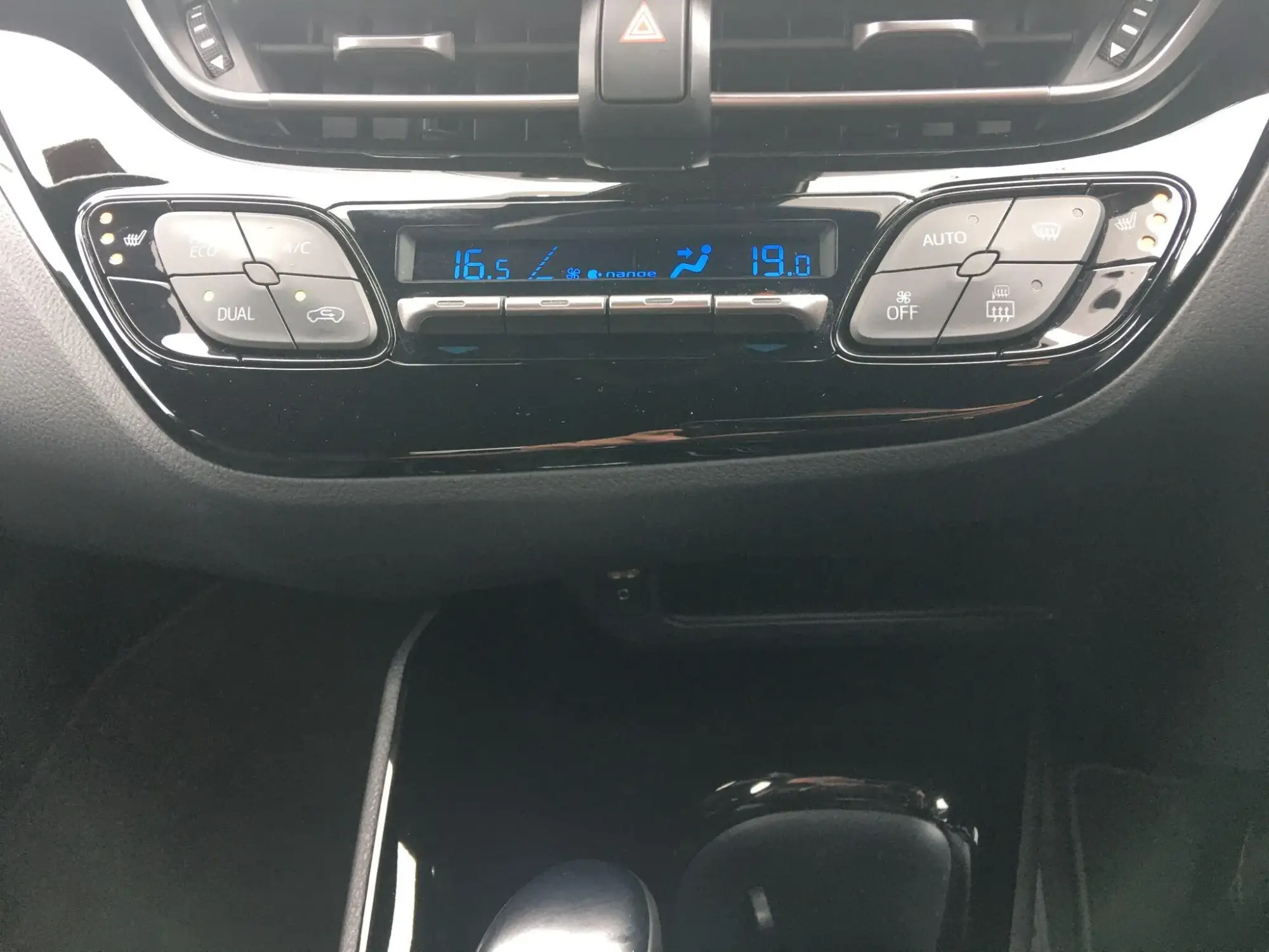 Toyota C-HR Self-Charging Hybrid Image 25 Toyota C-HR Self-Charging Hybrid Image 25