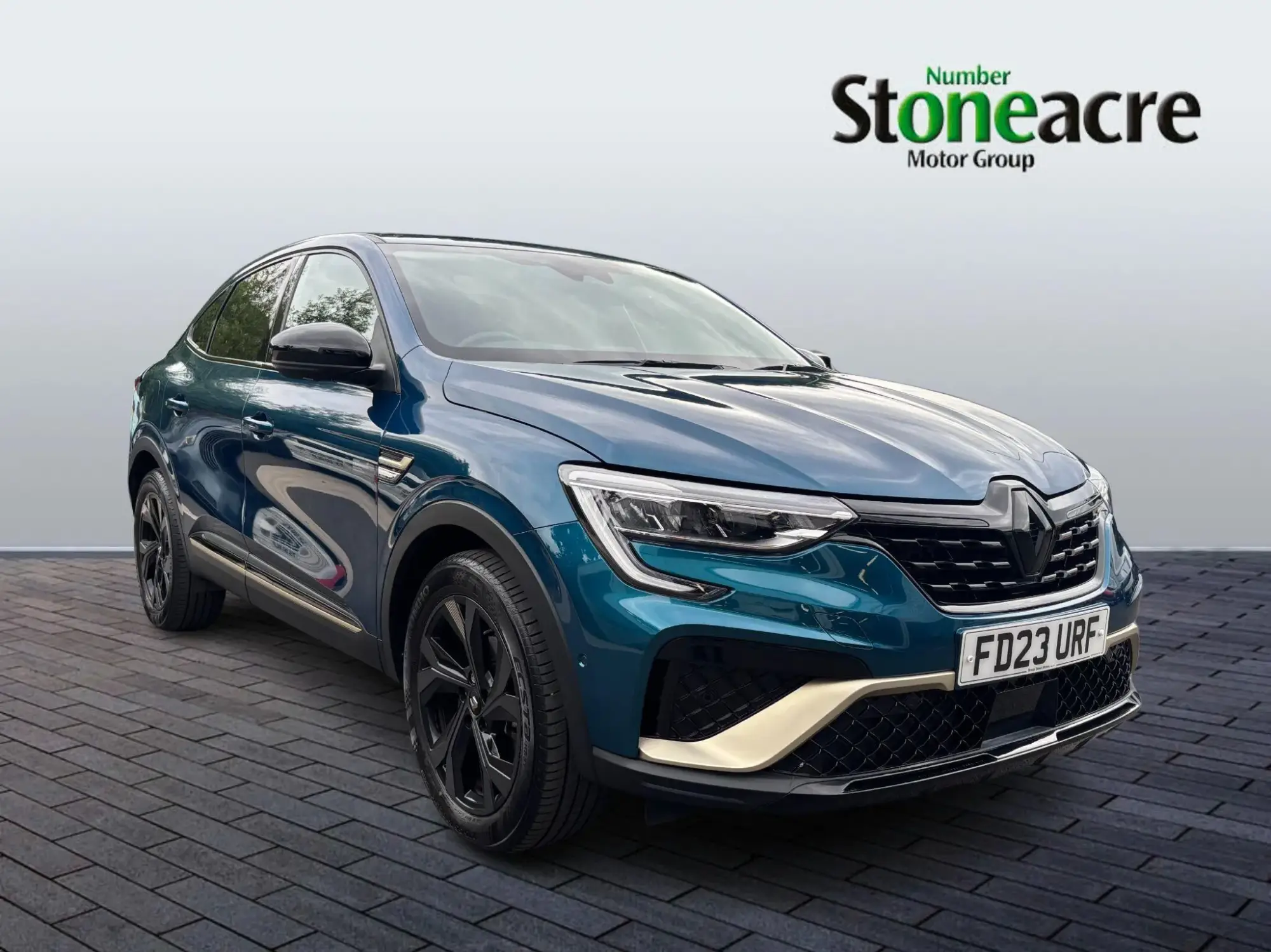 Renault Arkana E-Tech 1.6 E-Tech full hybrid 145 Engineered 5dr Auto FD23URF Image 1