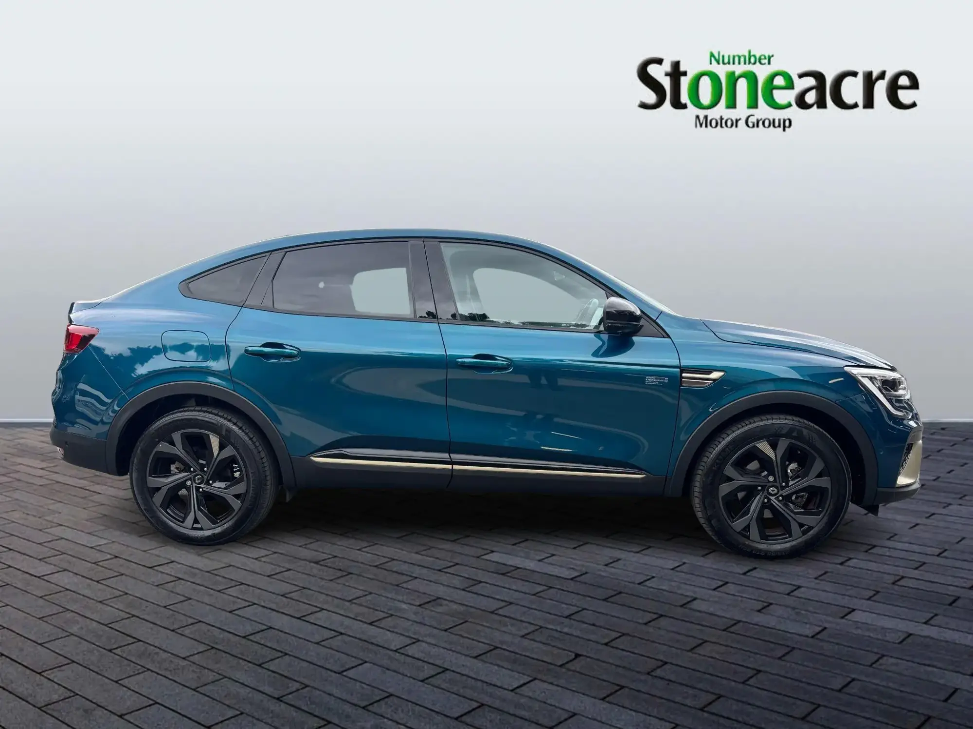 Renault Arkana E-Tech 1.6 E-Tech full hybrid 145 Engineered 5dr Auto FD23URF Image 2