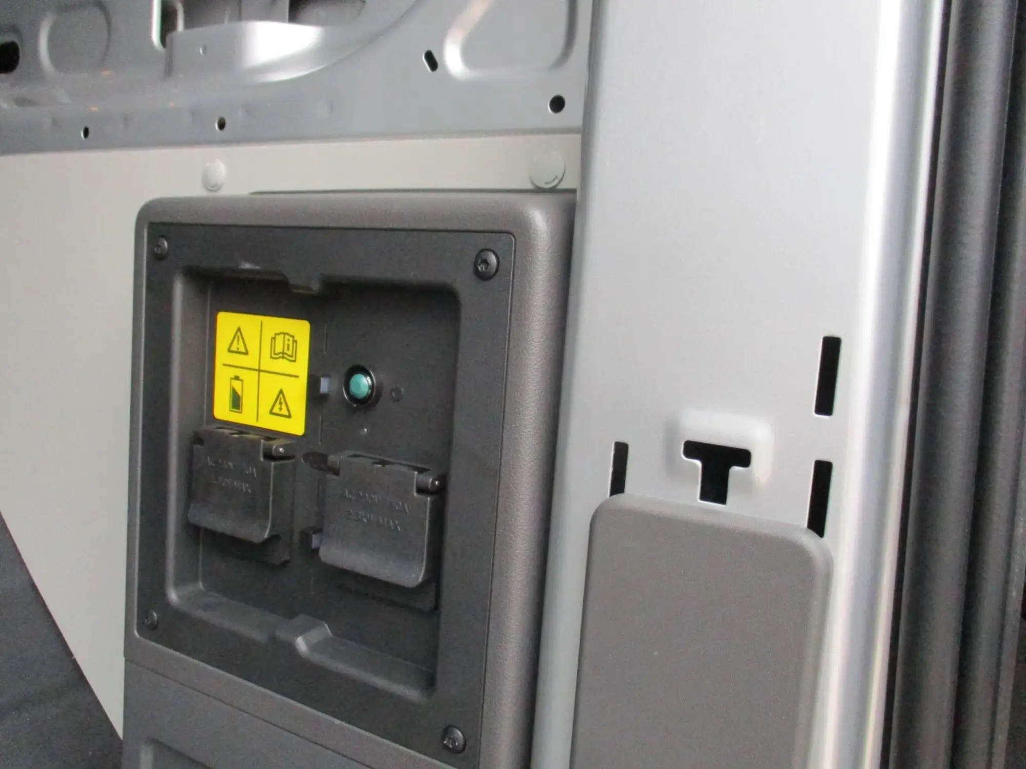Ford E-Transit Image 8