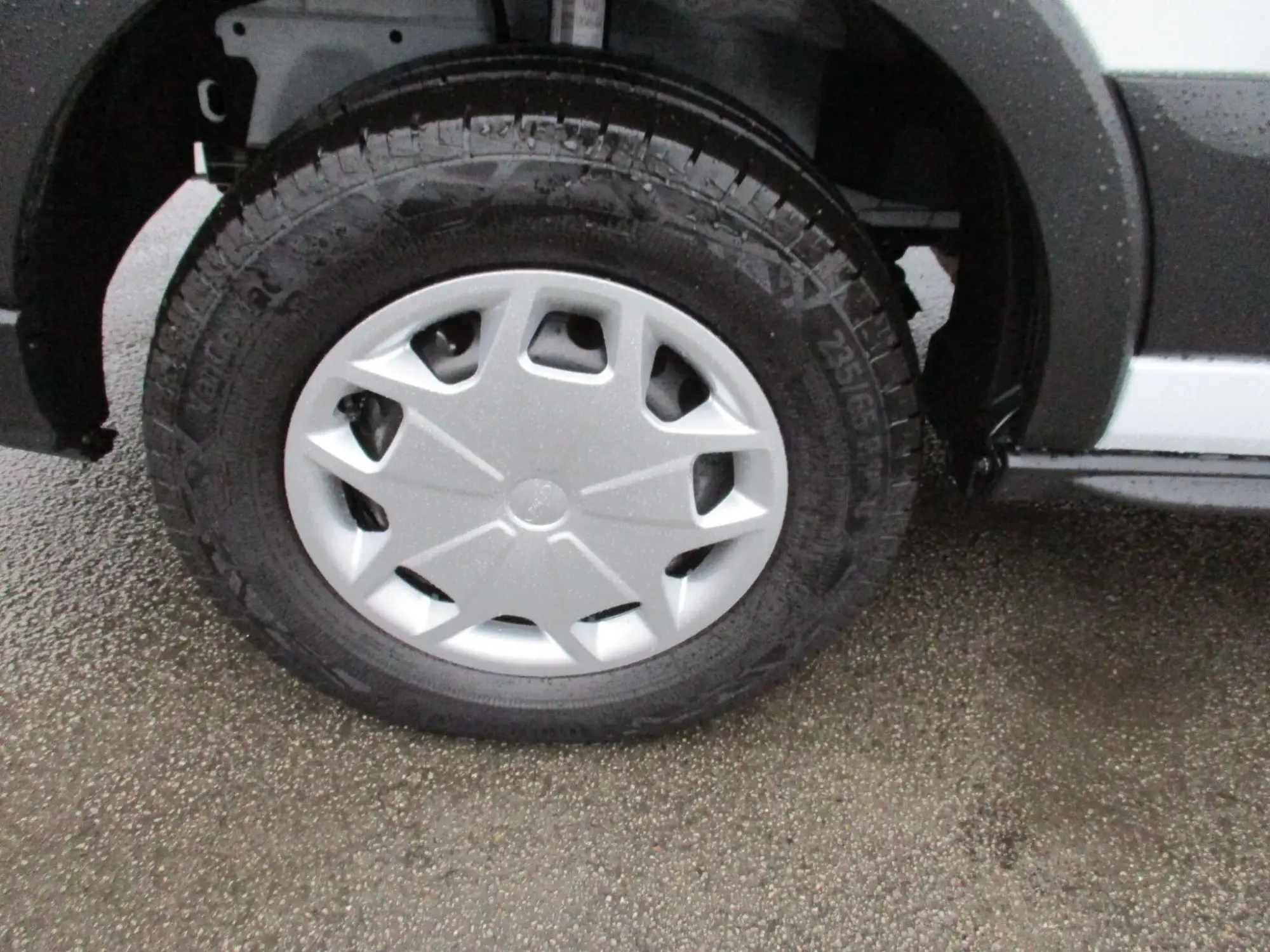 Ford E-Transit Image 8