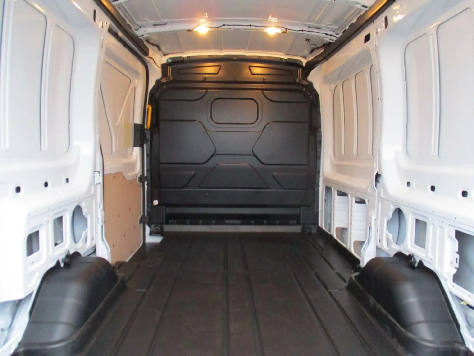 Ford E-Transit Image 10