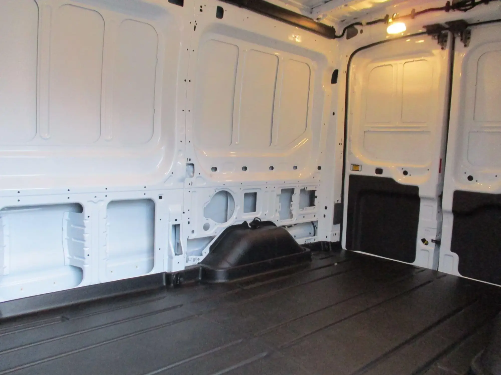 Ford E-Transit Image 11