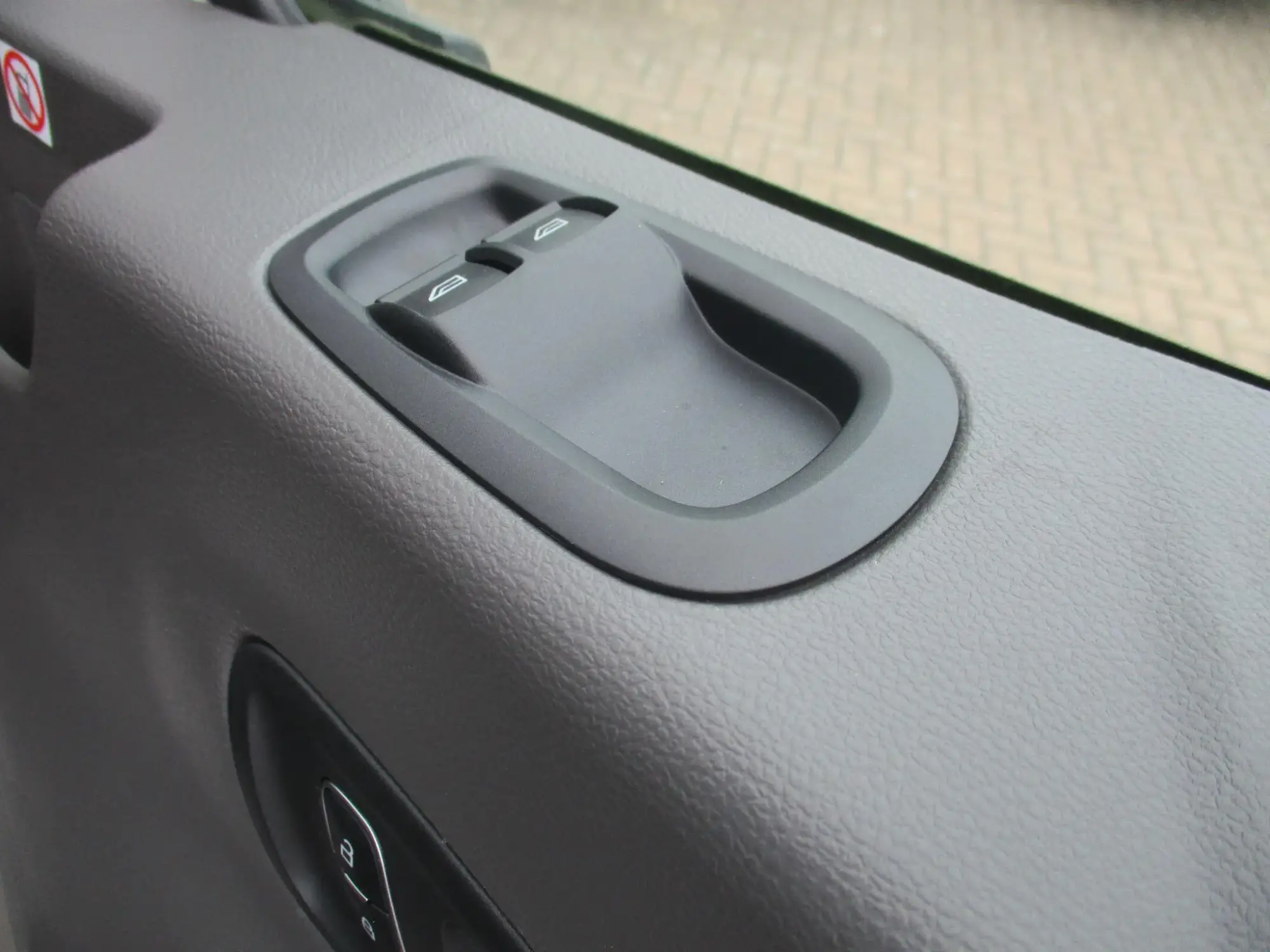 Ford E-Transit Image 12