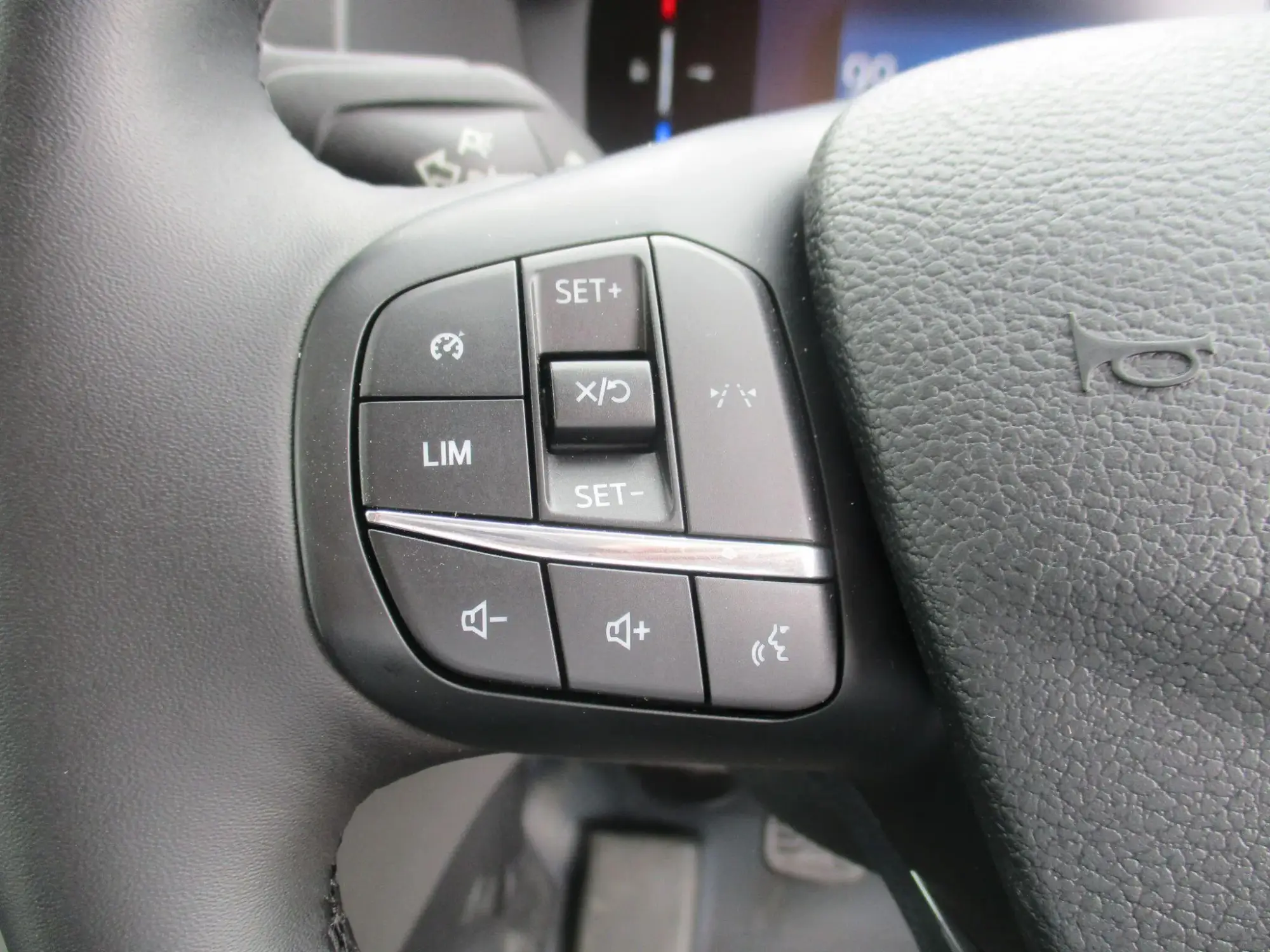 Ford E-Transit Image 15
