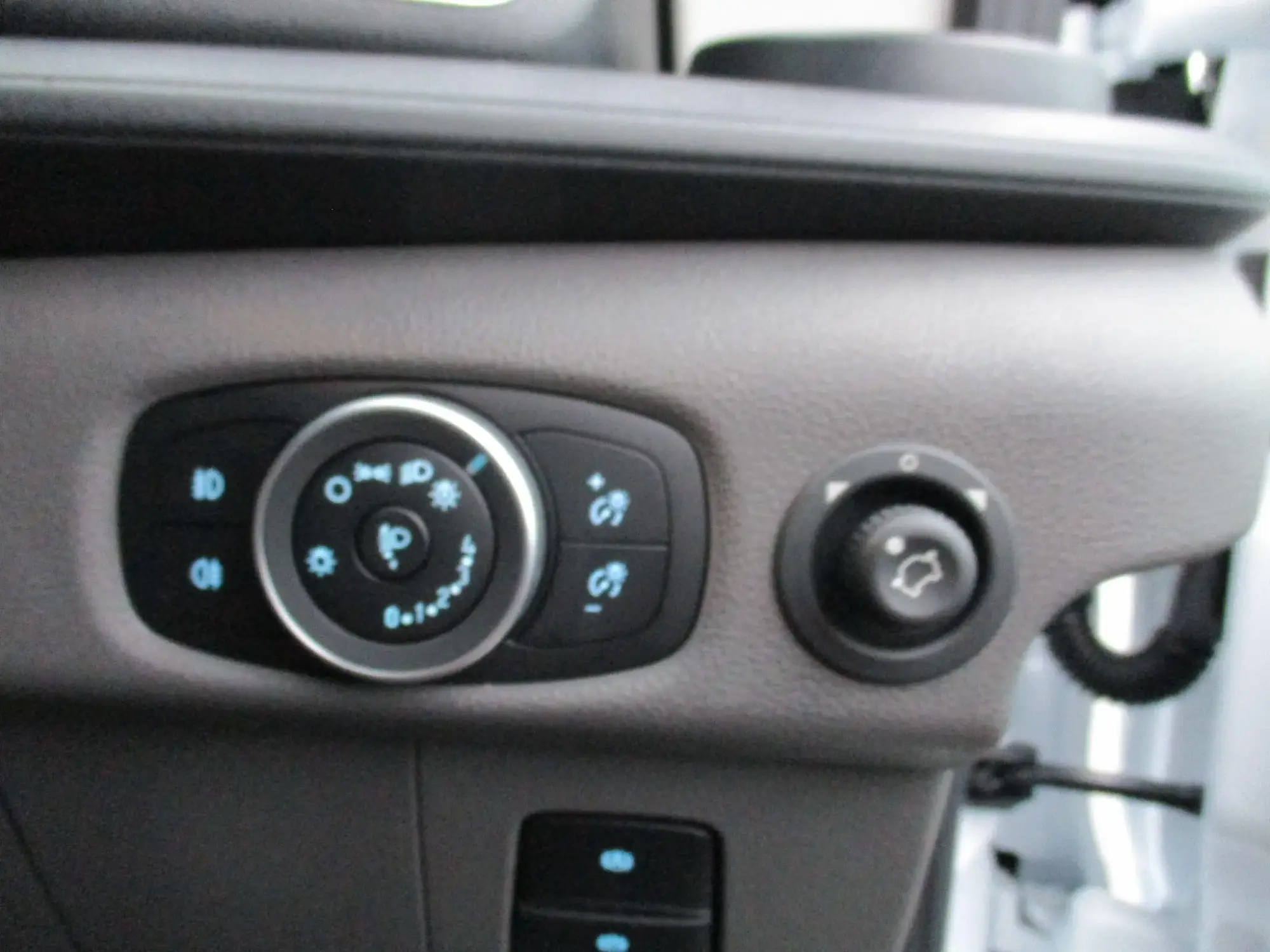Ford E-Transit Image 16