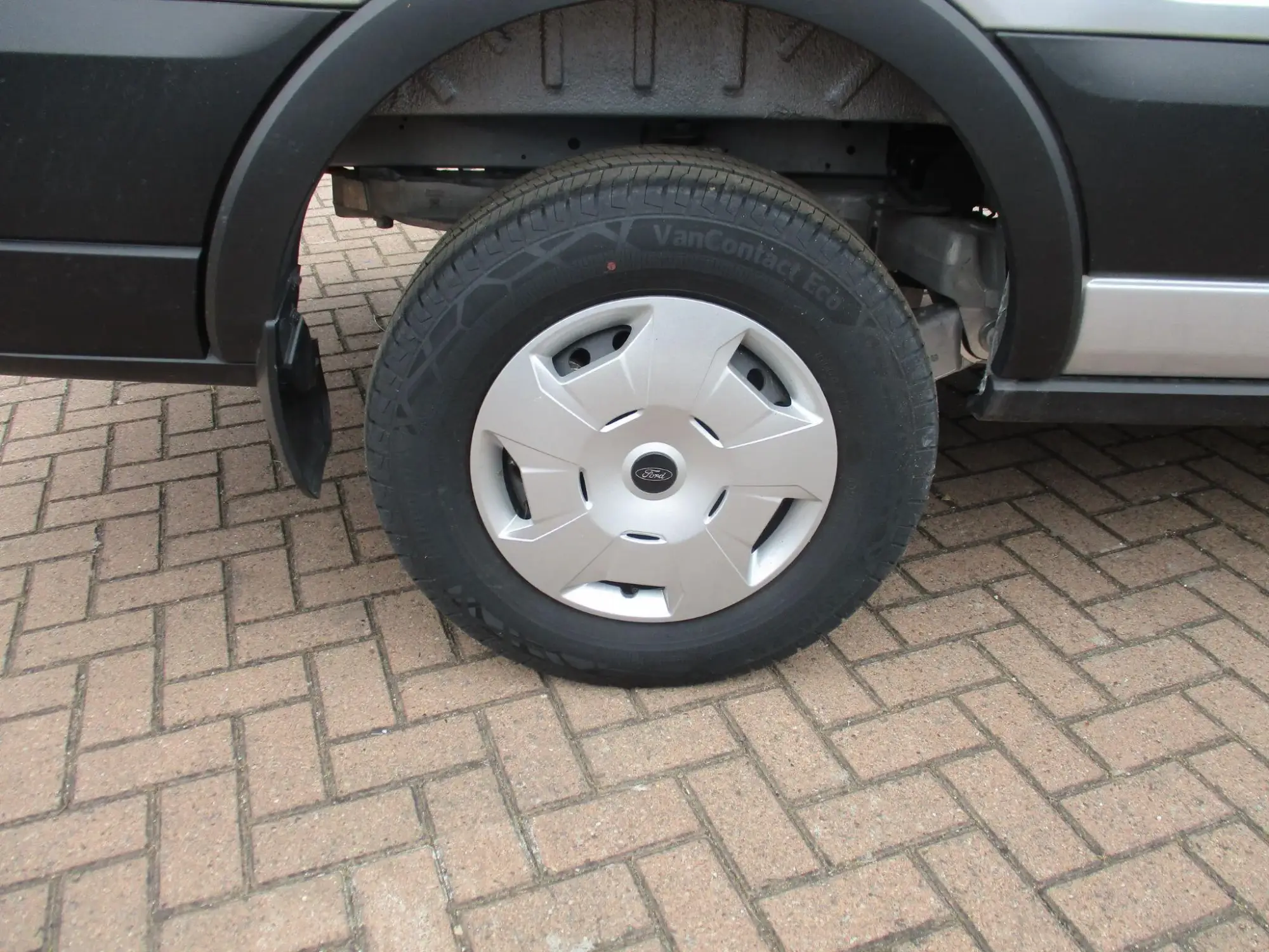 Ford E-Transit Image 18
