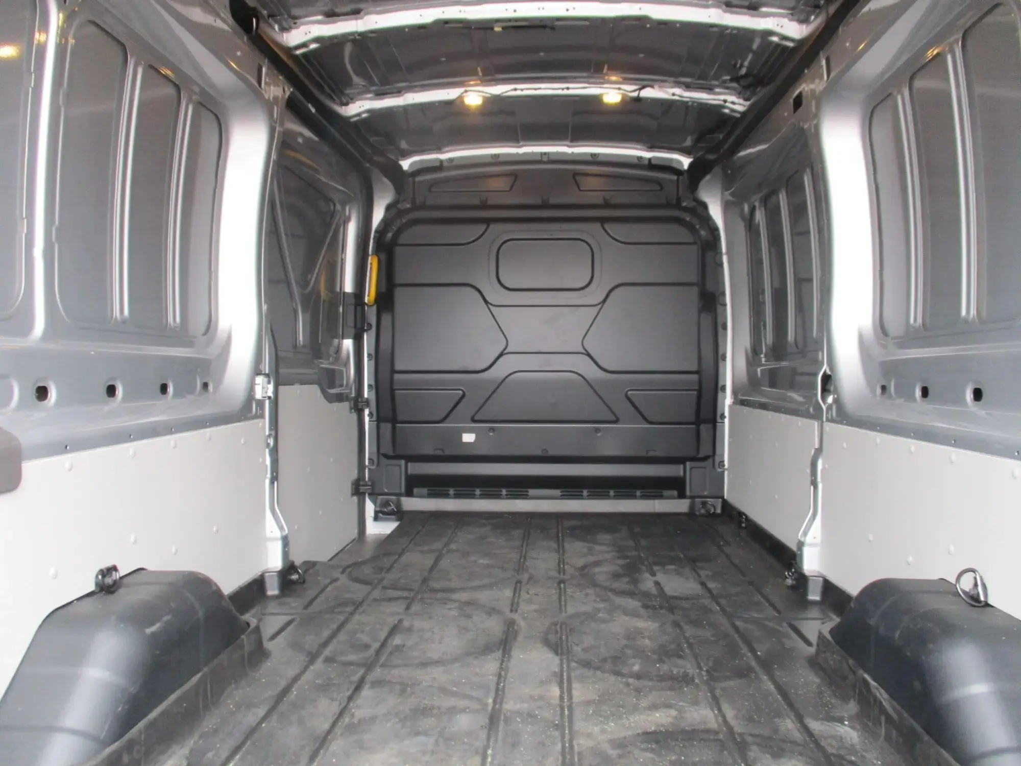 Ford E-Transit Image 21