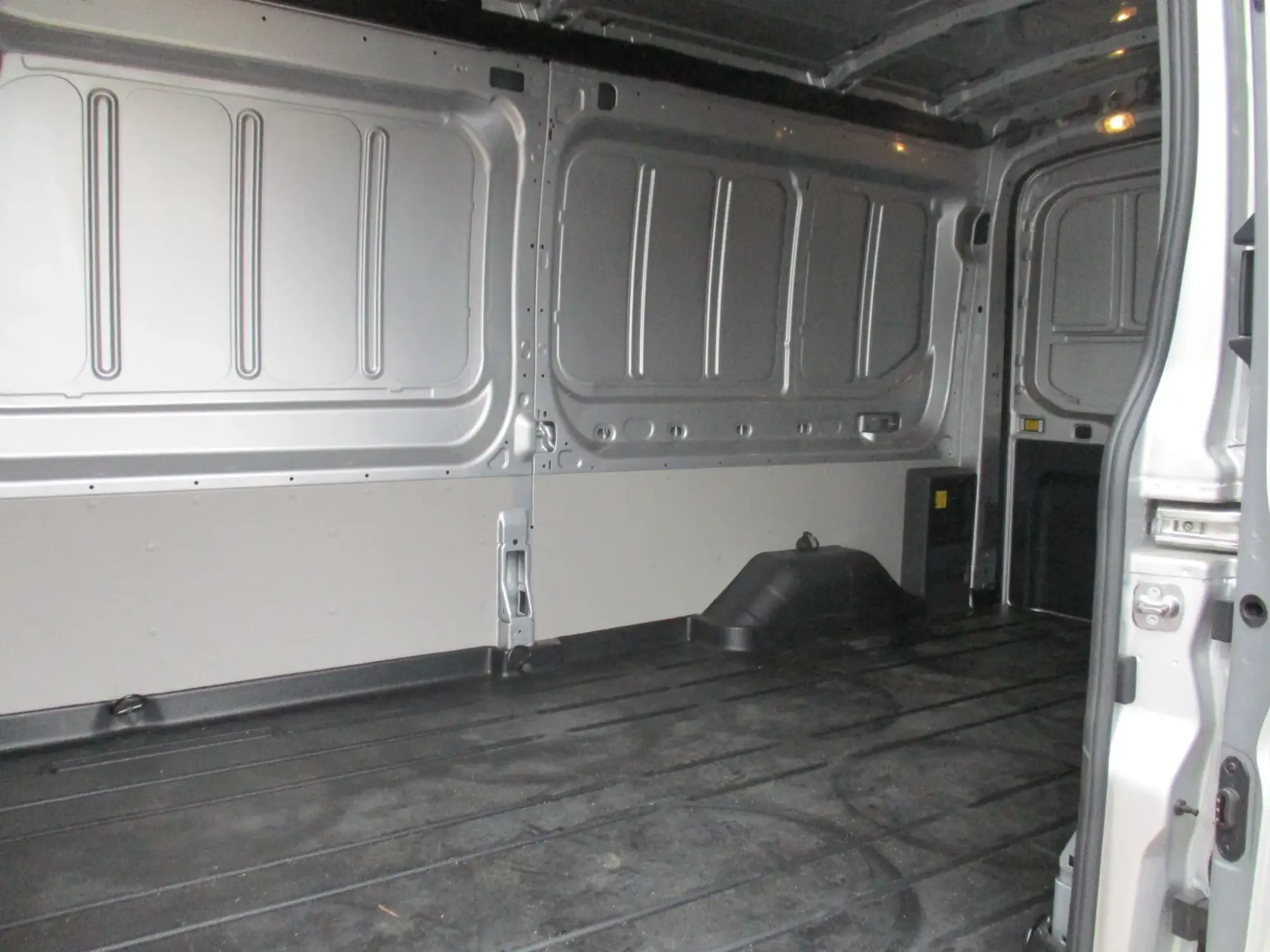Ford E-Transit Image 22