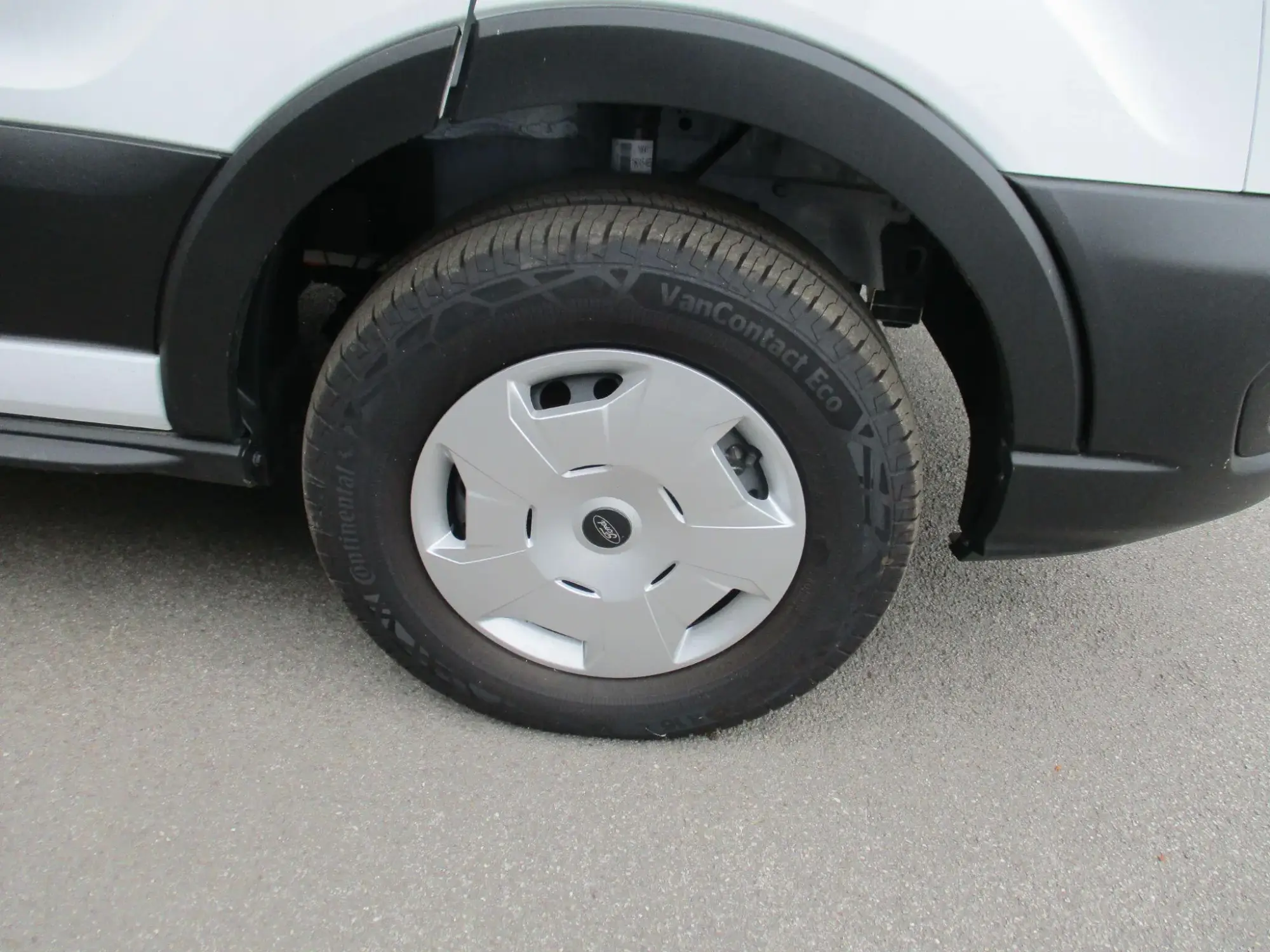 Ford E-Transit Image 10