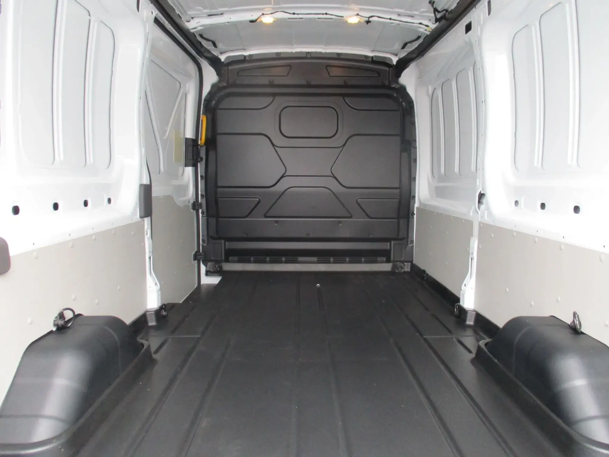 Ford E-Transit Image 13
