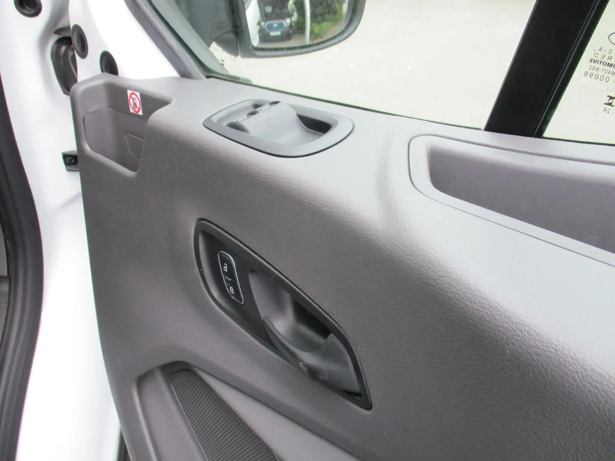 Ford E-Transit Image 17