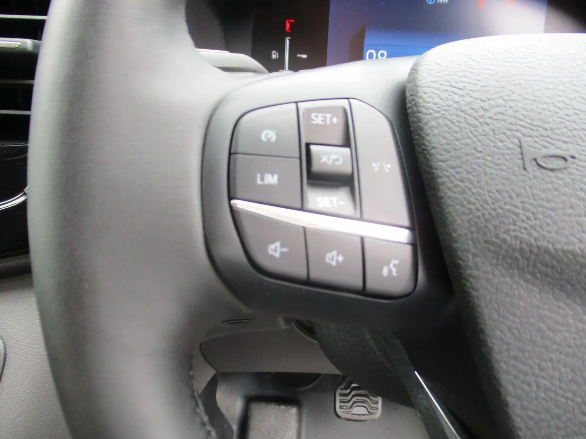 Ford E-Transit Image 21