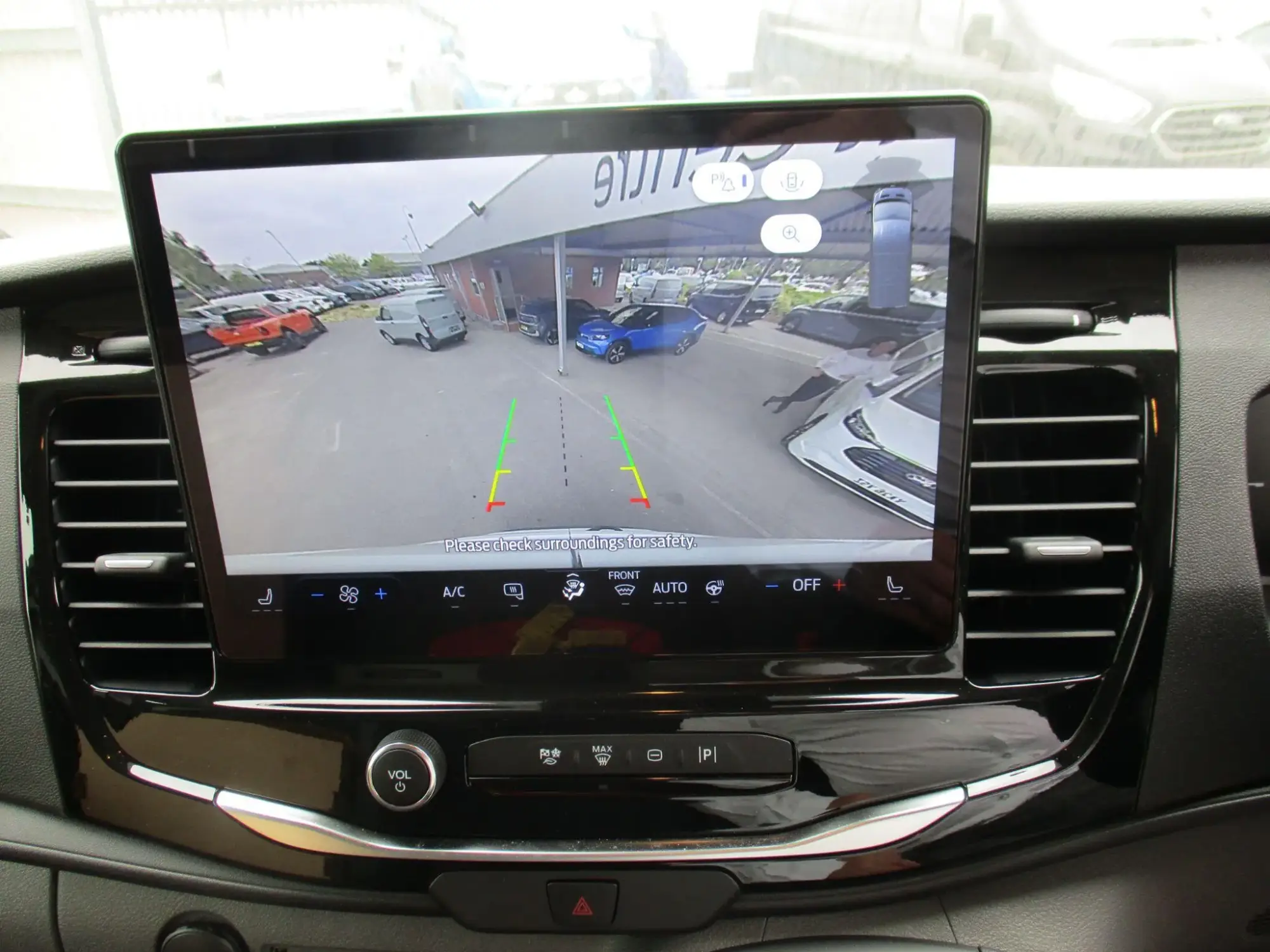 Ford E-Transit Image 24