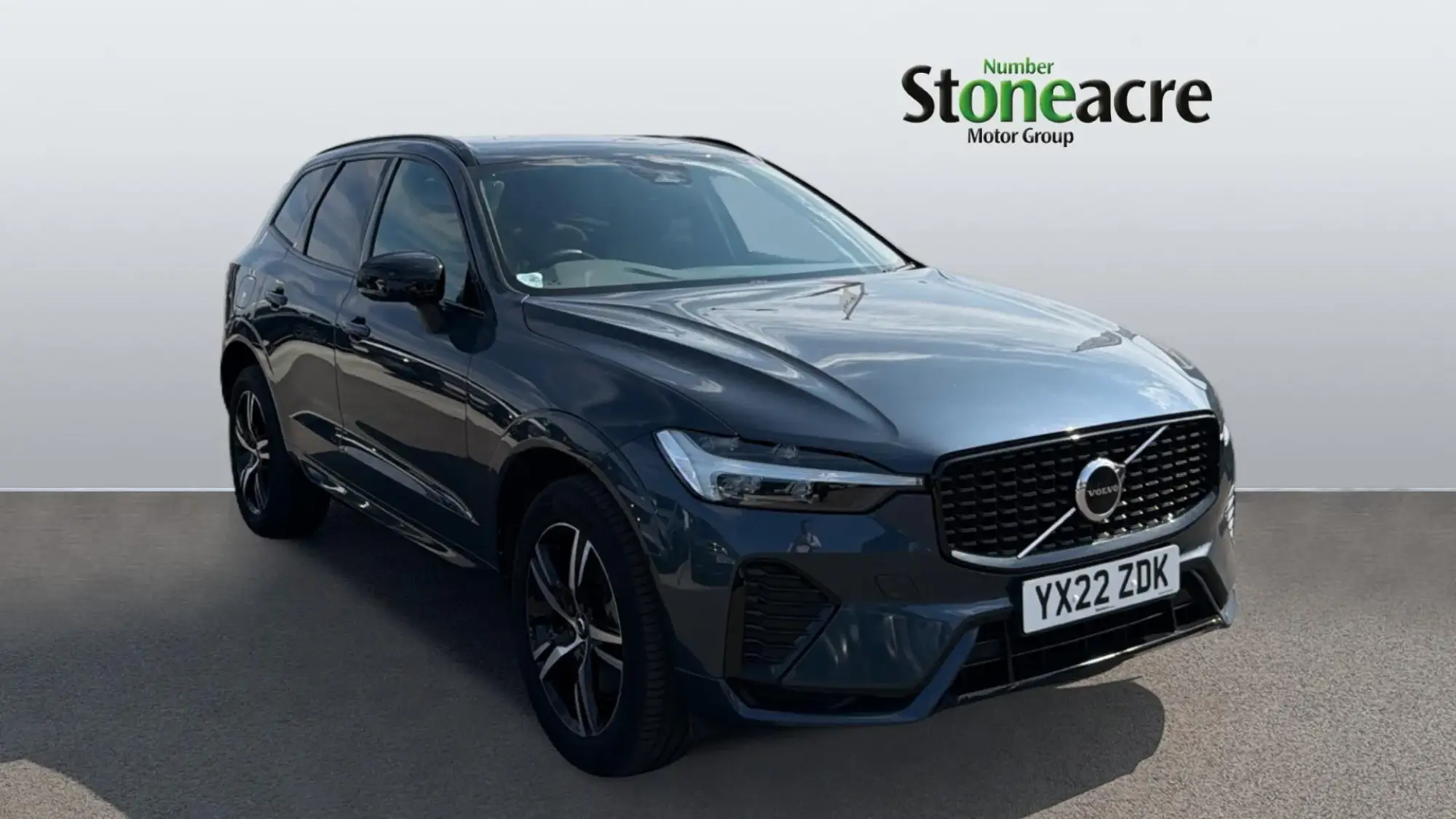 Volvo XC60 2.0 B4 MHEV R-Design Auto AWD Euro 6 (s/s) 5dr YX22ZDK Image 1