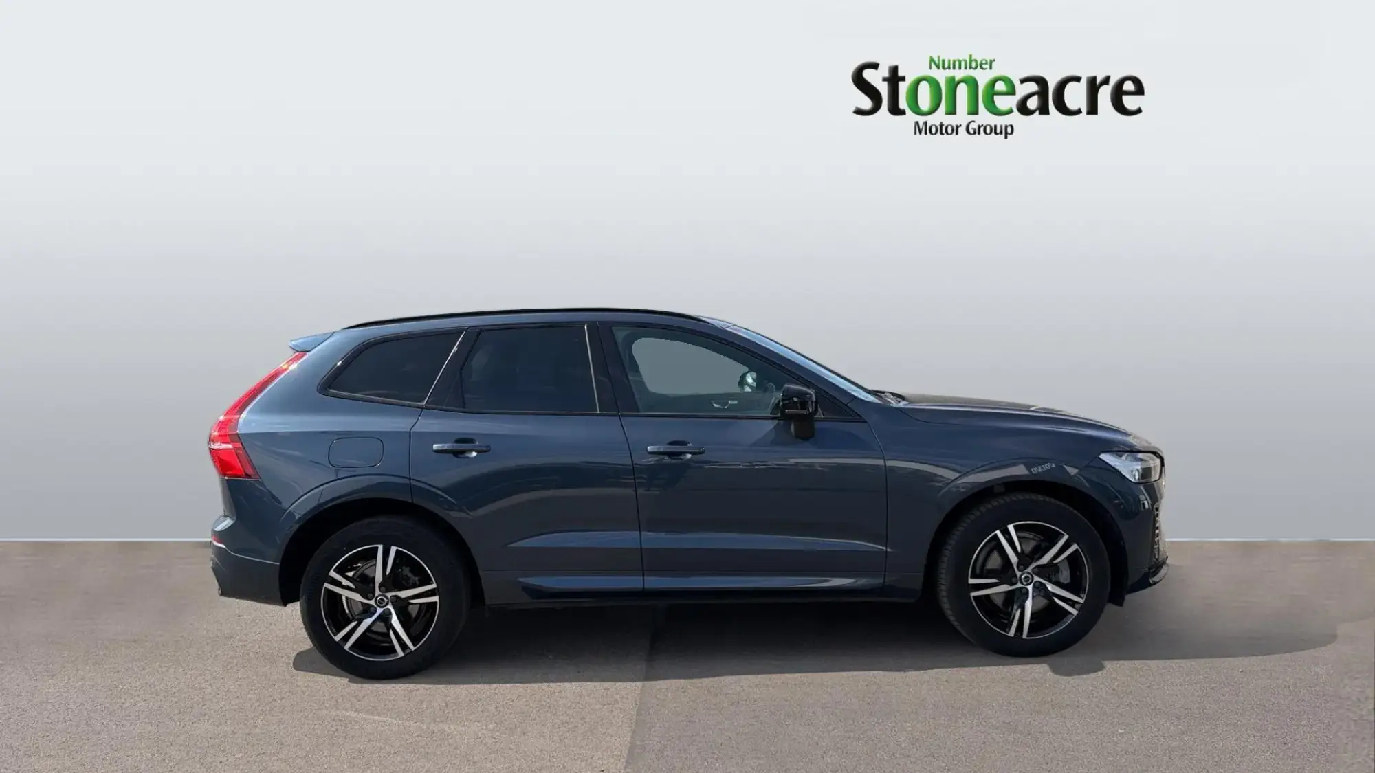 Volvo XC60 2.0 B4 MHEV R-Design Auto AWD Euro 6 (s/s) 5dr YX22ZDK Image 3