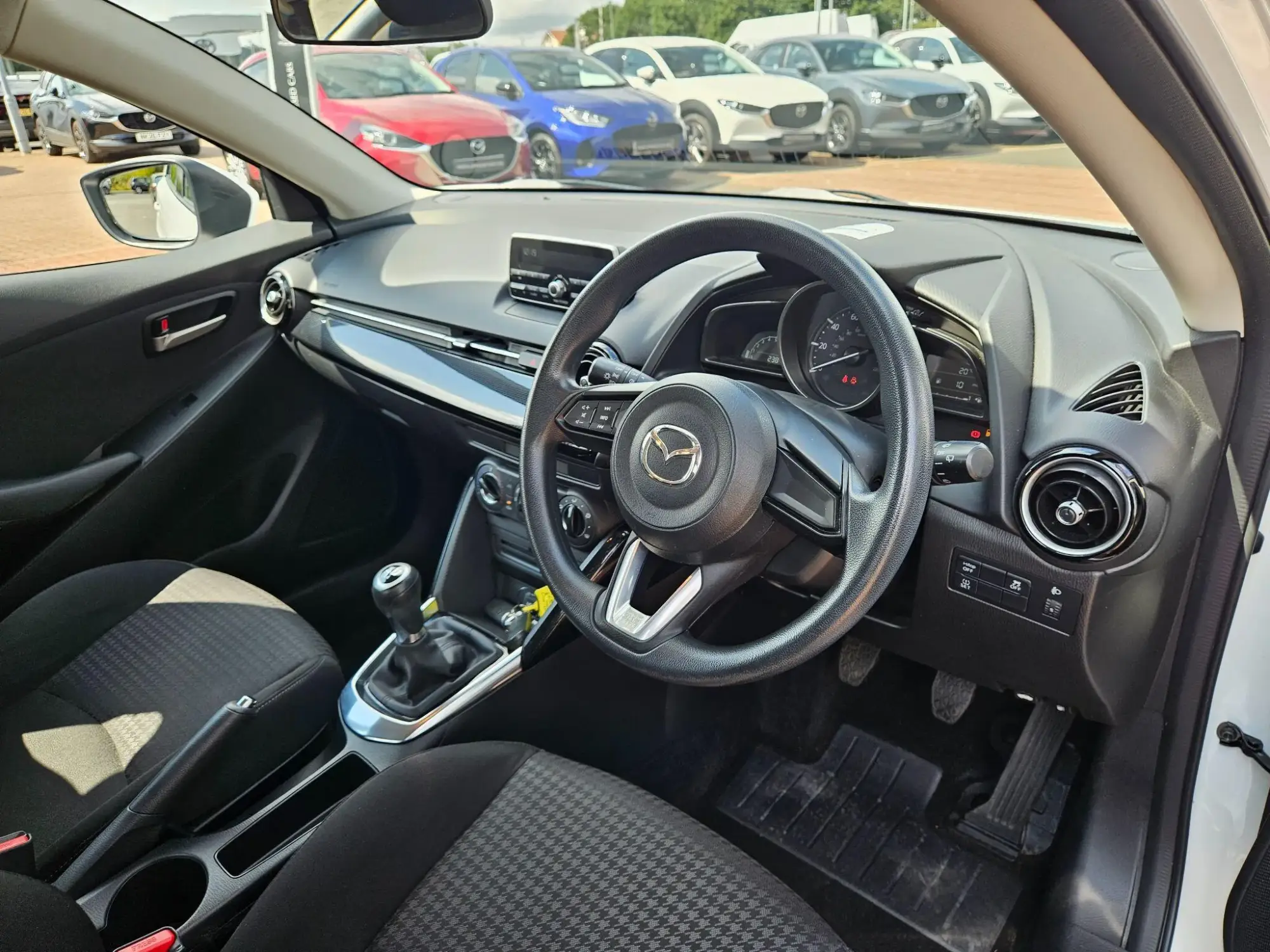 Mazda2 Image 11