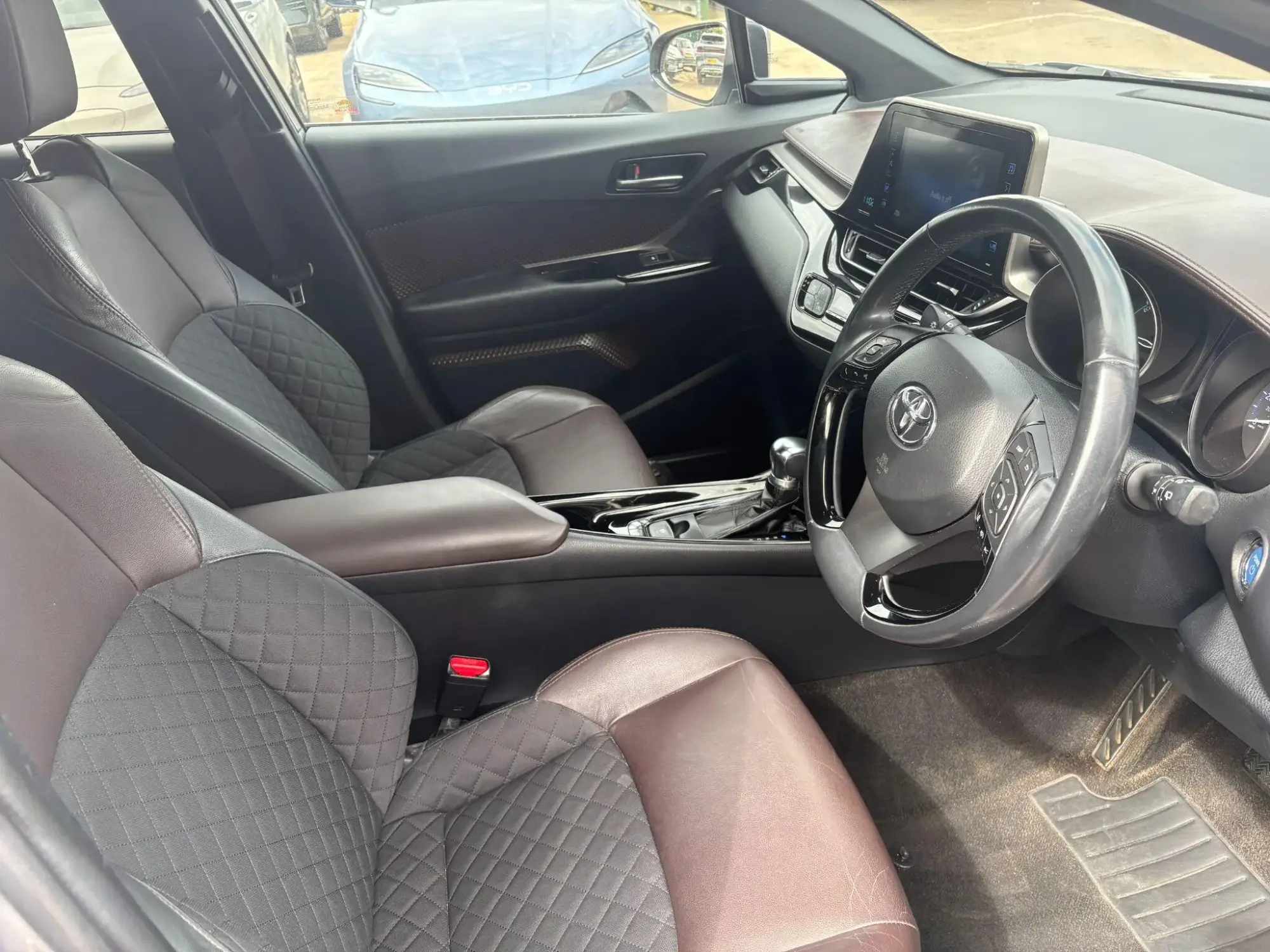 Toyota C-HR Self-Charging Hybrid Image 11 Toyota C-HR Self-Charging Hybrid Image 11