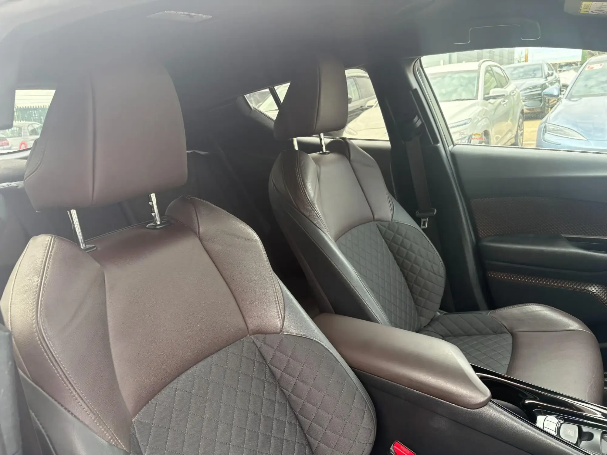 Toyota C-HR Self-Charging Hybrid Image 12 Toyota C-HR Self-Charging Hybrid Image 12