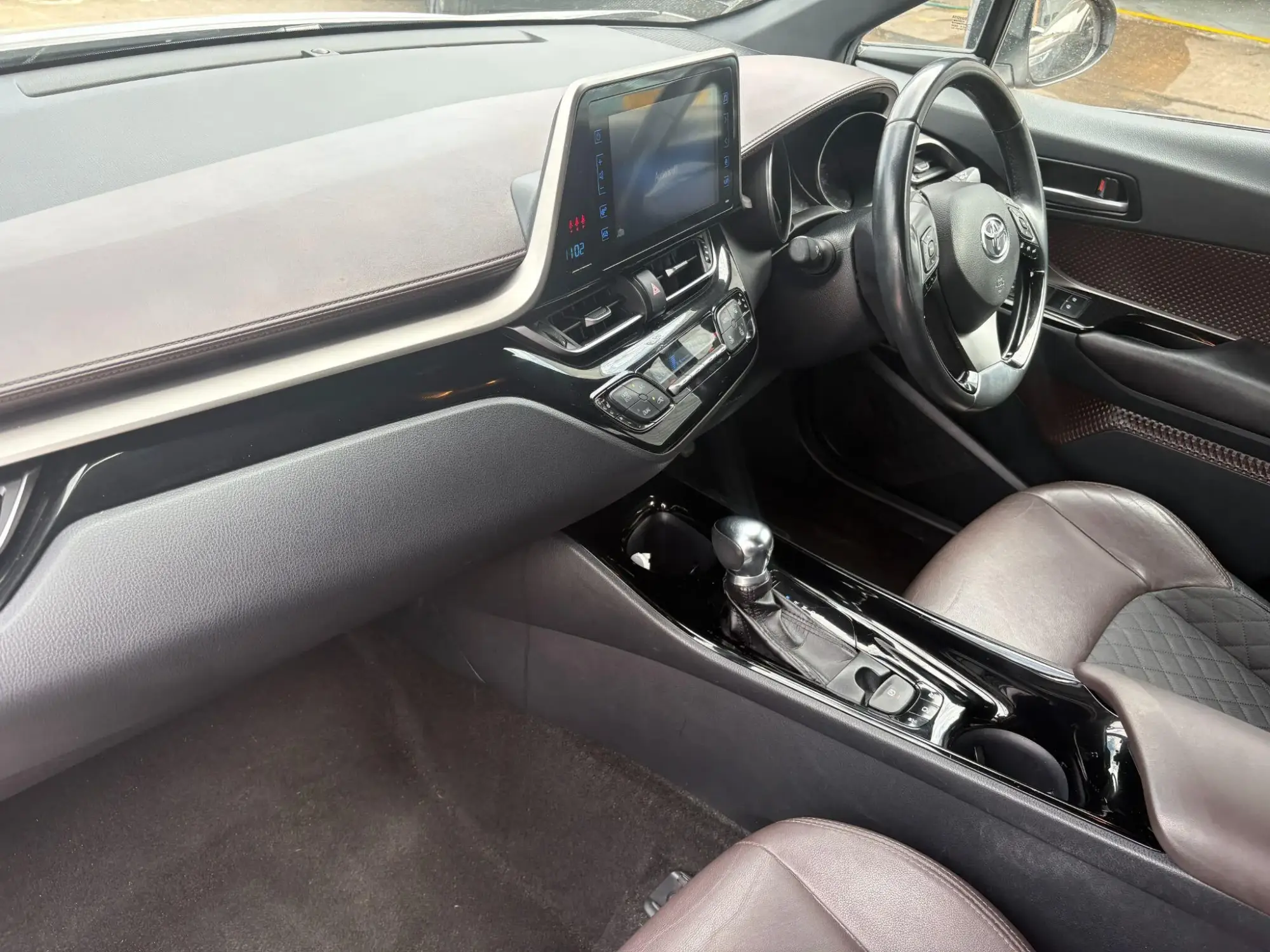Toyota C-HR Self-Charging Hybrid Image 17 Toyota C-HR Self-Charging Hybrid Image 17
