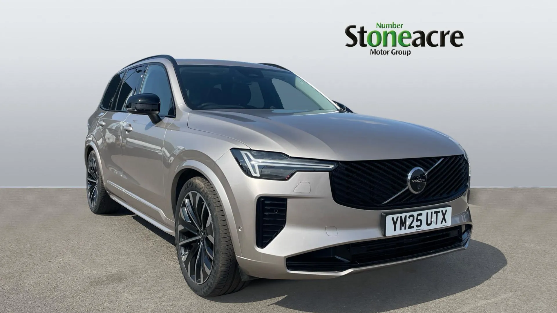 Volvo XC90 Plug-In Hybrid listing photo