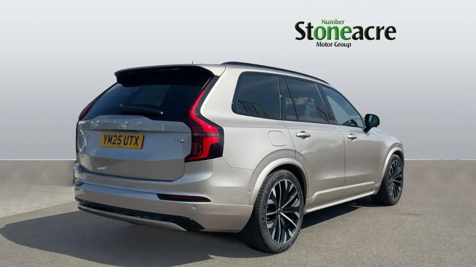Volvo XC90 Plug-In Hybrid 2.0 T8 18.8kWh Ultra Dark Auto 4WD Euro 6 (s/s) 5dr YM25UTX Image 2