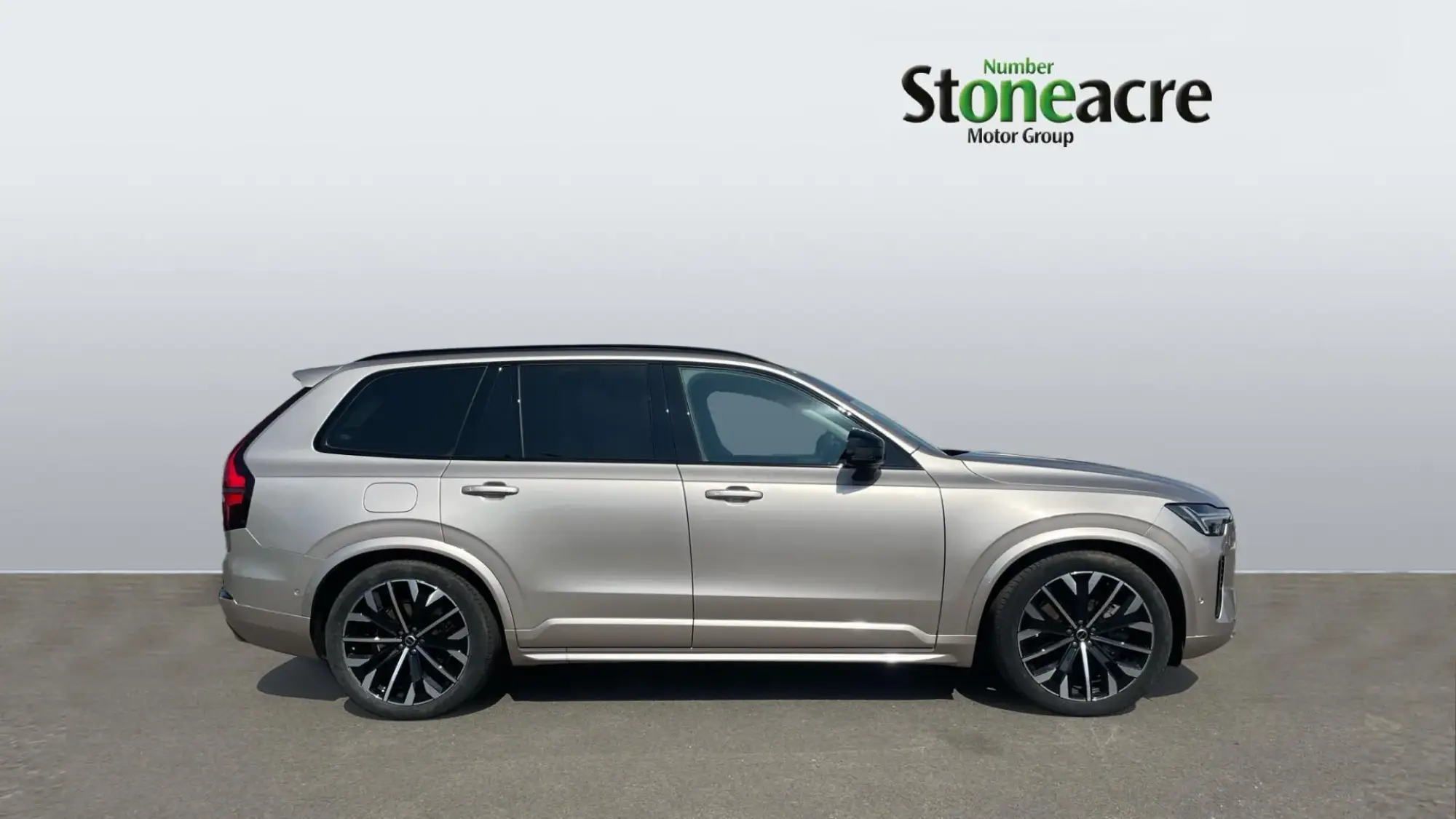 Volvo XC90 Plug-In Hybrid 2.0 T8 18.8kWh Ultra Dark Auto 4WD Euro 6 (s/s) 5dr YM25UTX Image 3