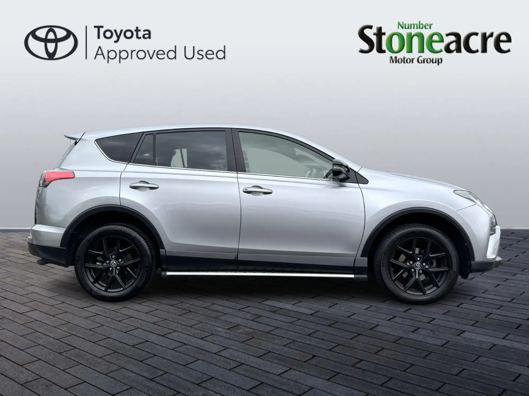 Toyota RAV4 2.0 D-4D Excel Euro 6 (s/s) 5dr (Safety Sense, Nav) NU67FMF Image 2