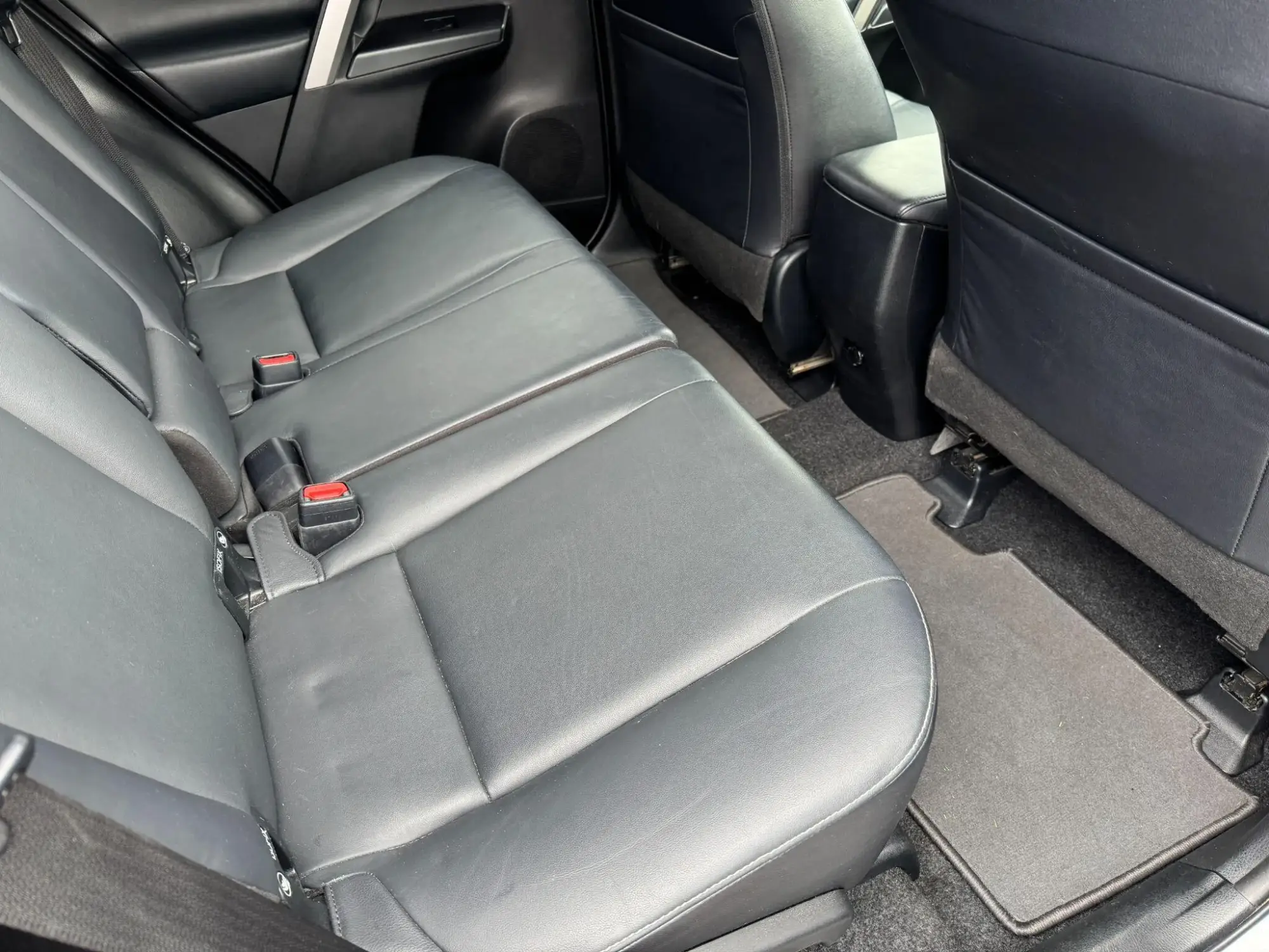 Toyota RAV4 Image 12