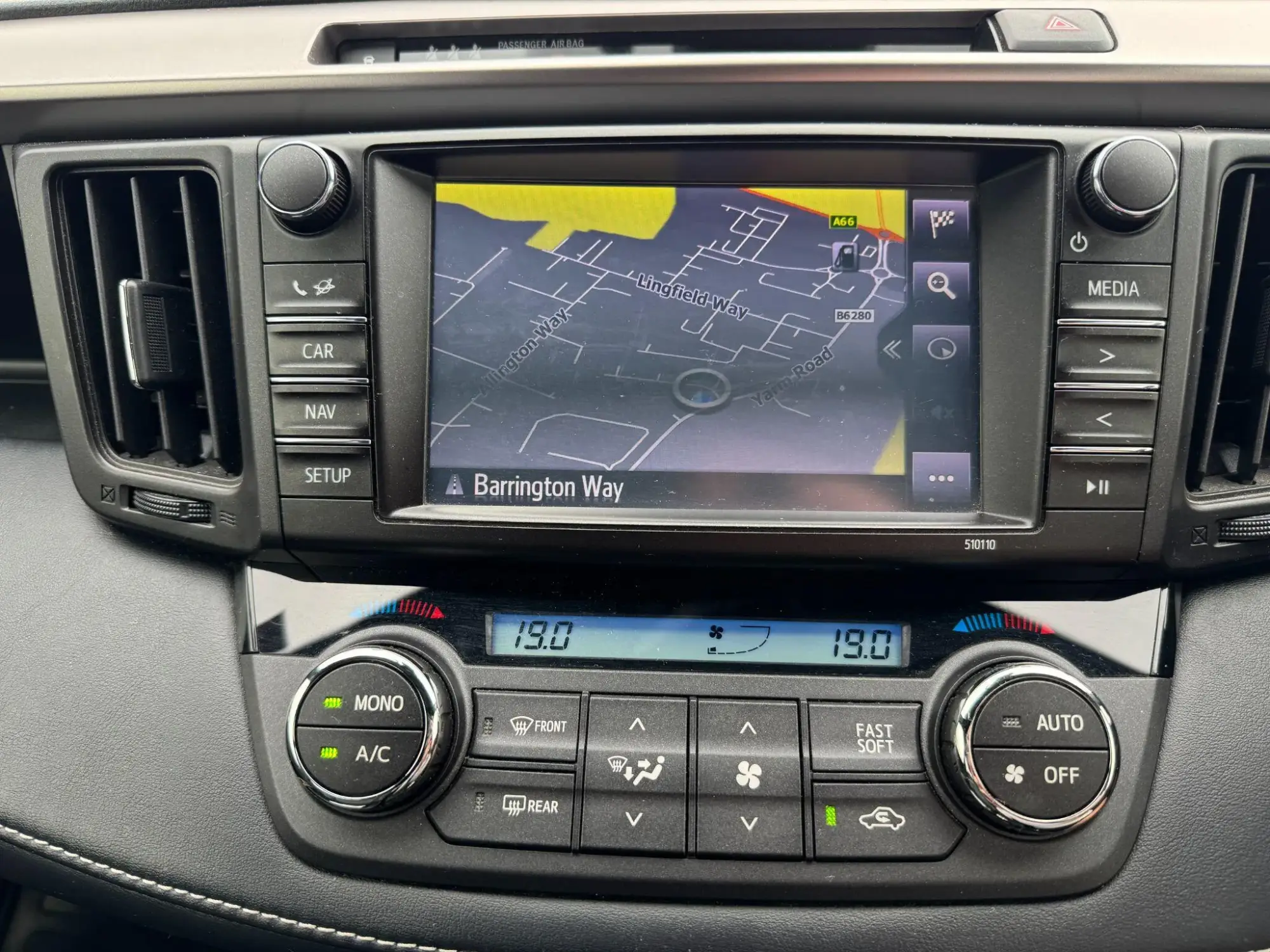 Toyota RAV4 Image 19