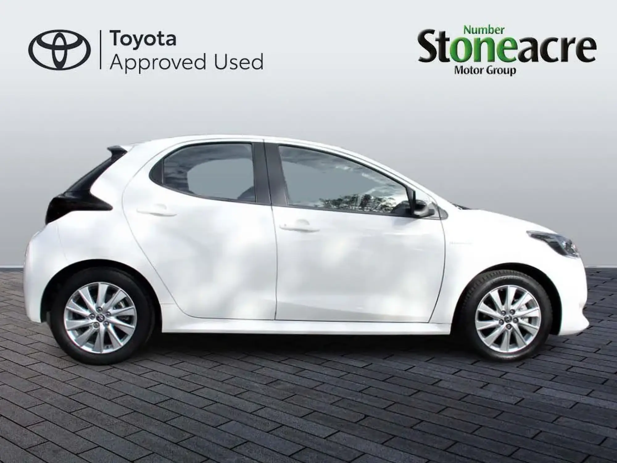 Toyota Yaris 1.5 Hybrid Icon 5dr CVT LS70BFL Image 2