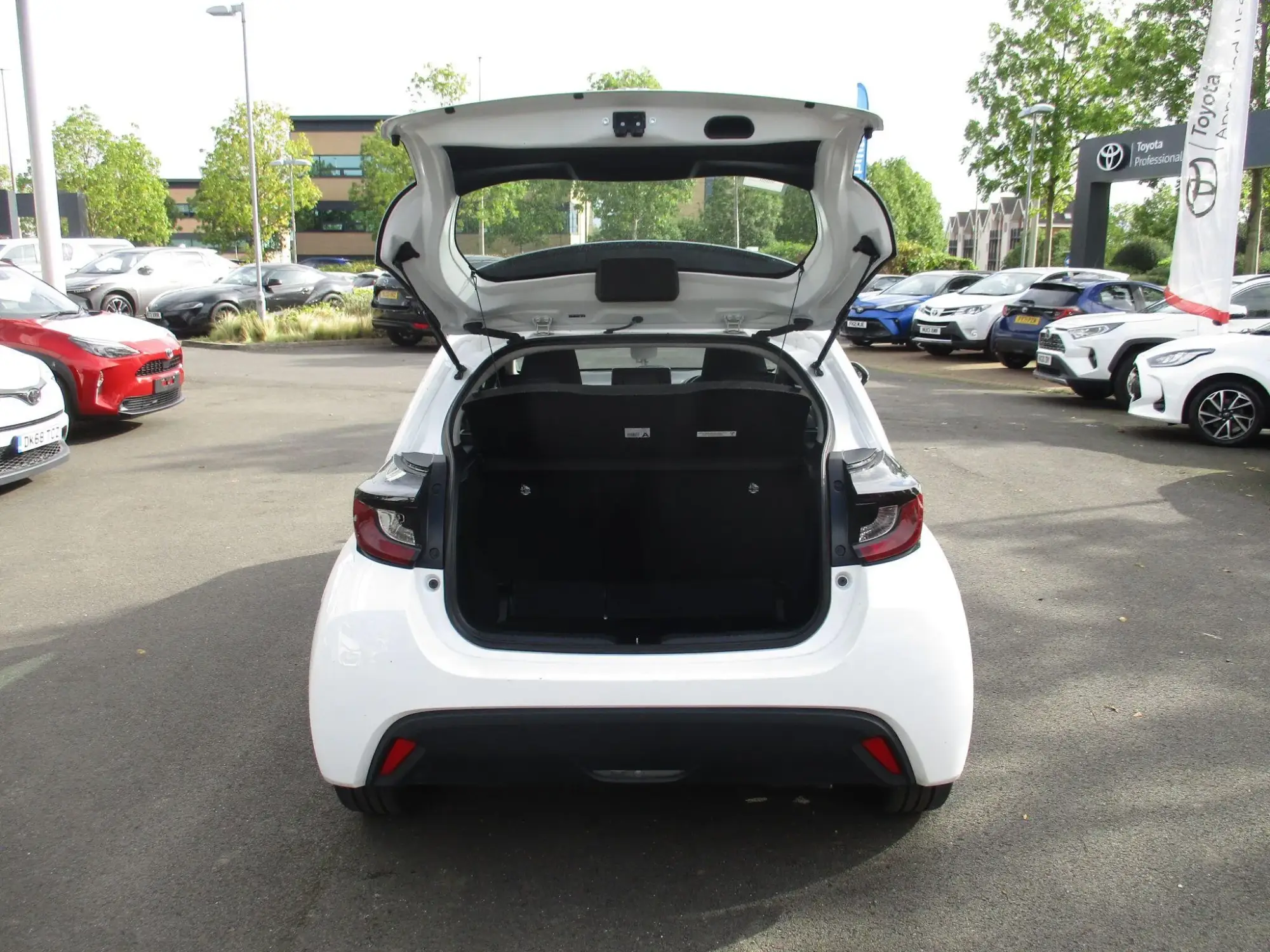 Toyota Yaris Image 10