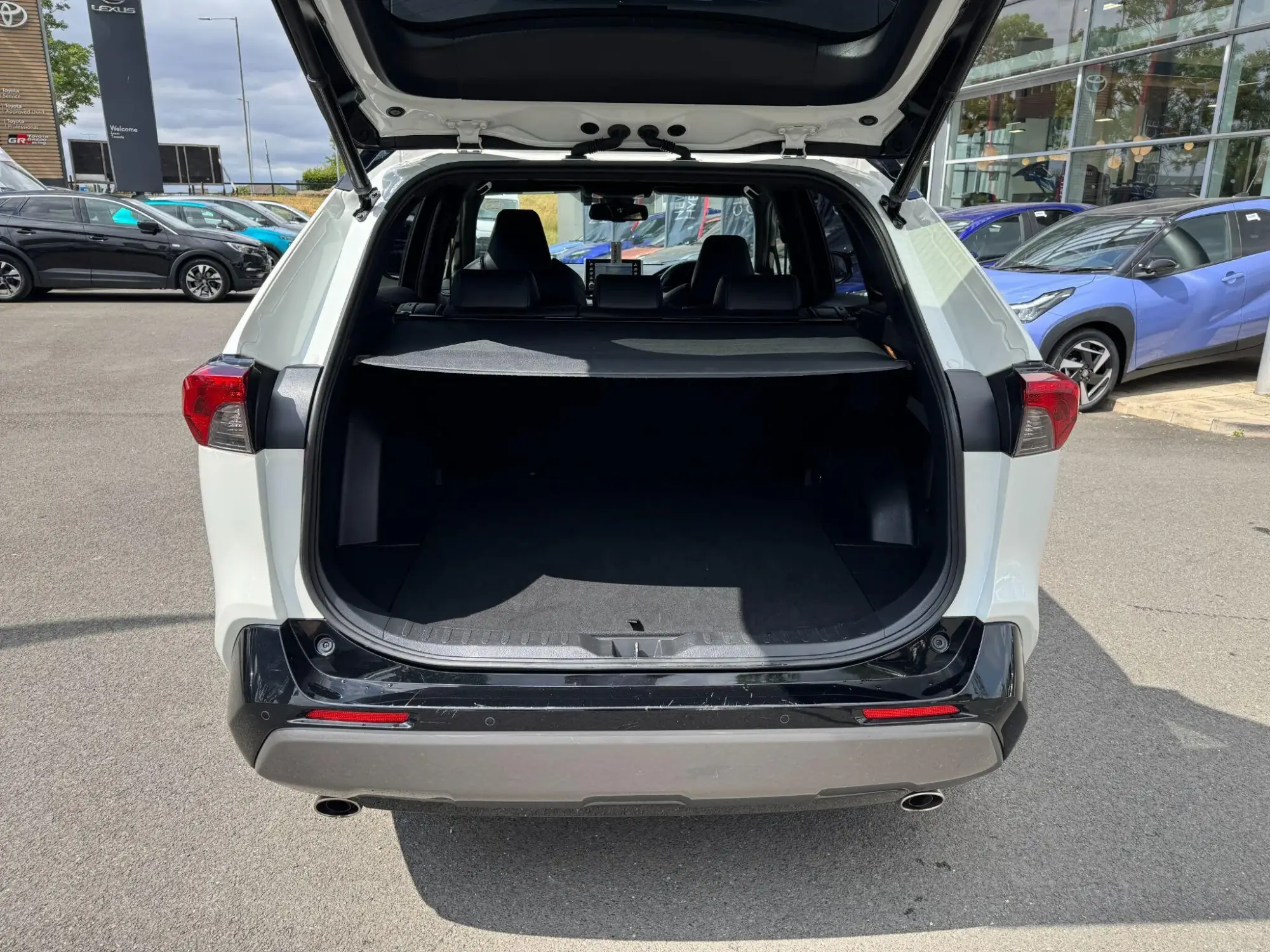 Toyota RAV4 Image 10 Toyota RAV4 Image 10