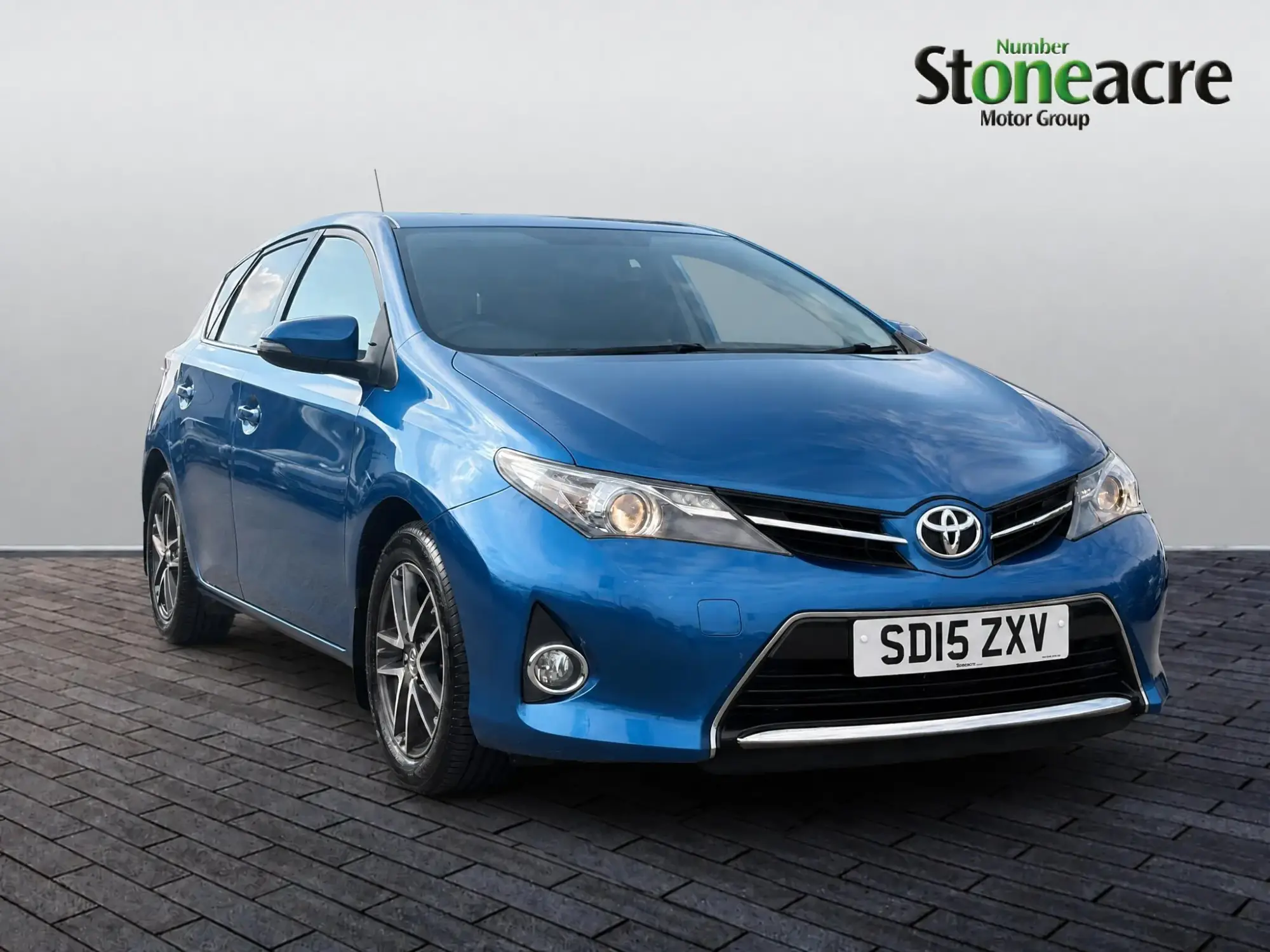 Toyota Auris 1.33 Dual VVT-i Icon Plus Euro 5 (s/s) 5dr SD15ZXV Image 1