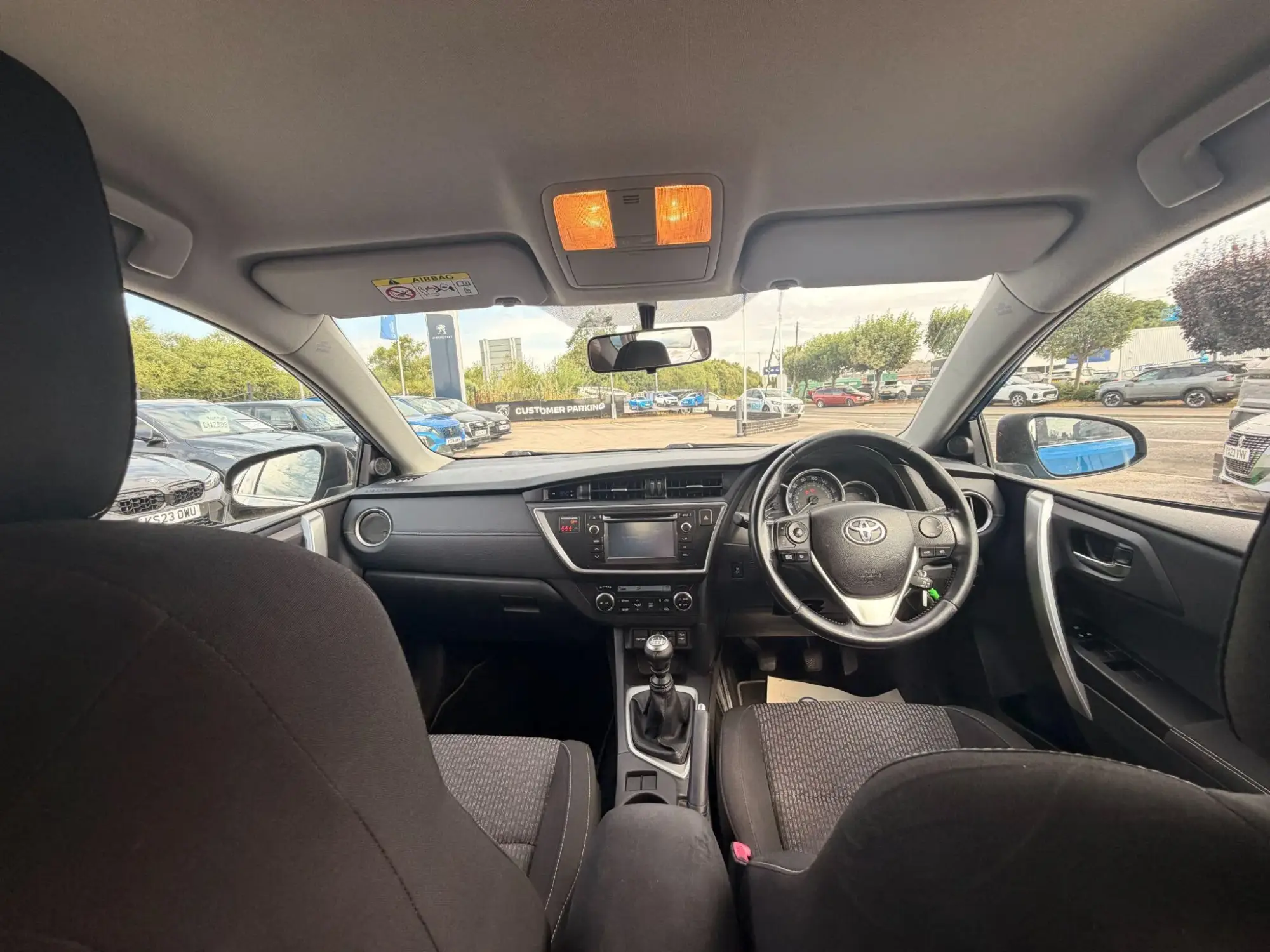 Toyota Auris Image 9