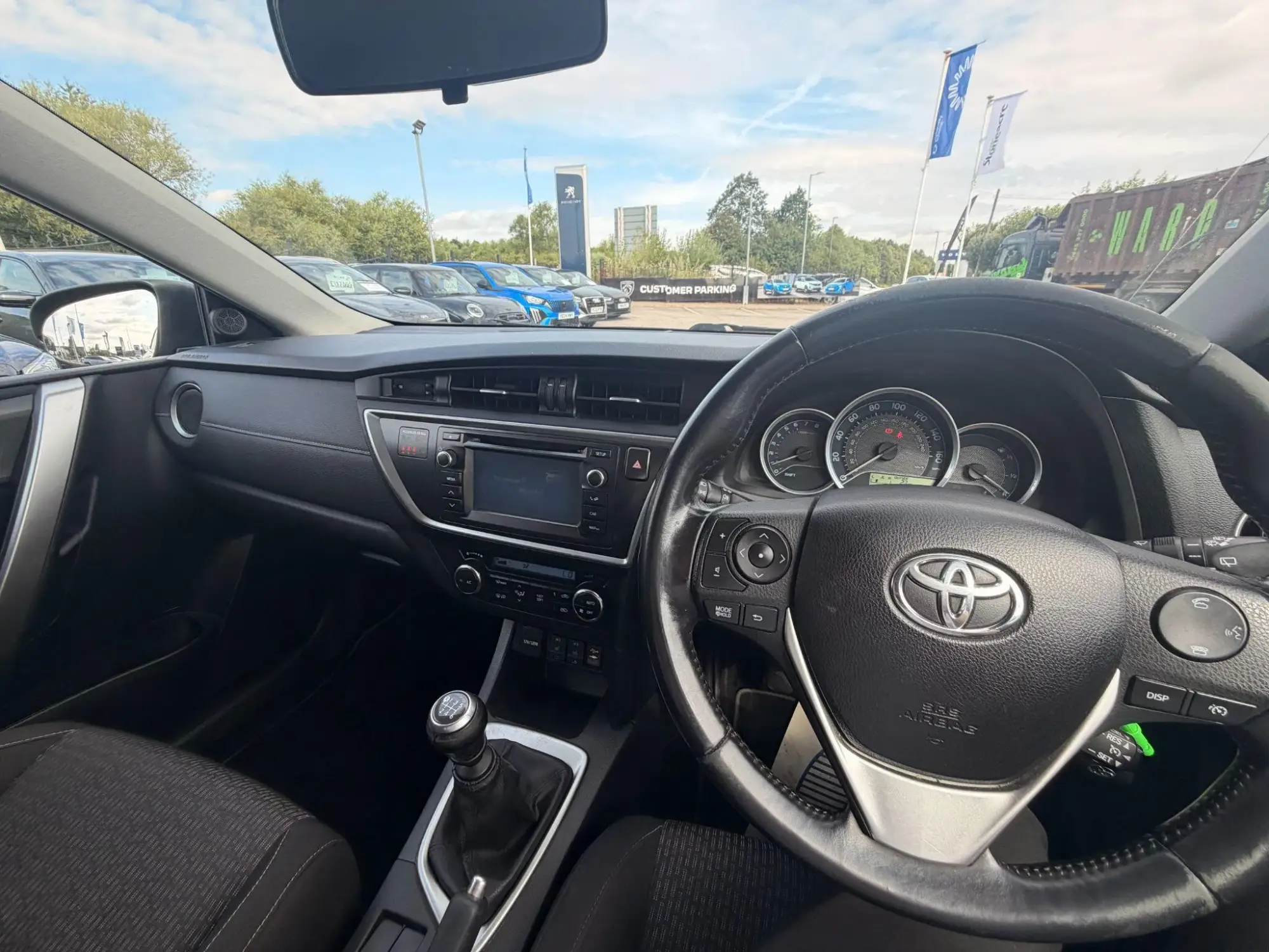Toyota Auris Image 10