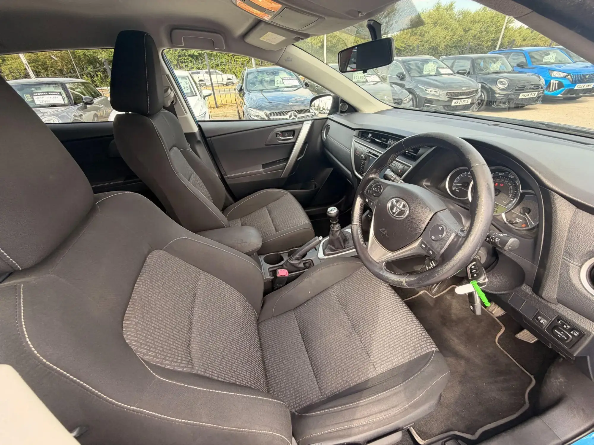Toyota Auris Image 12