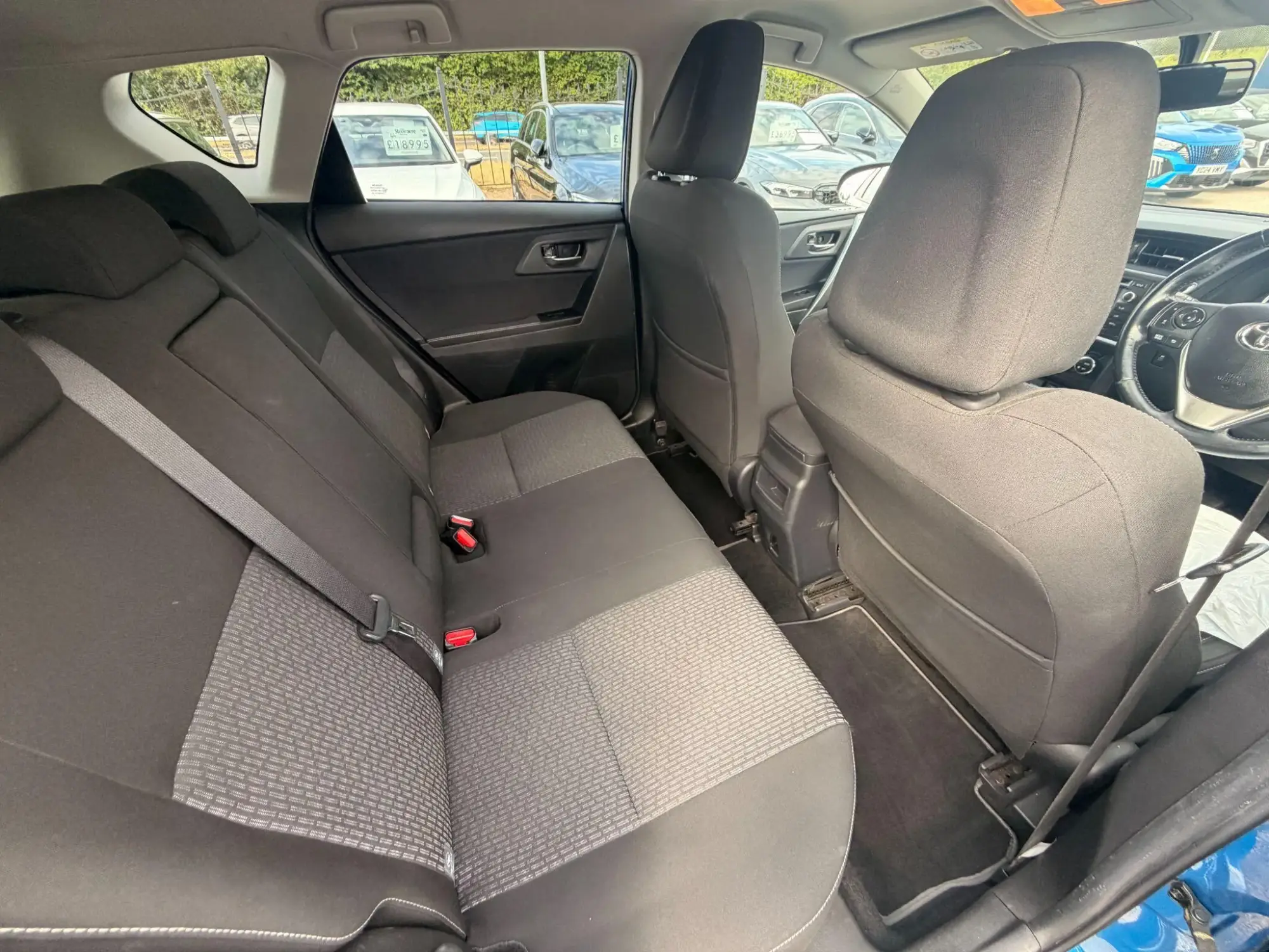 Toyota Auris Image 13