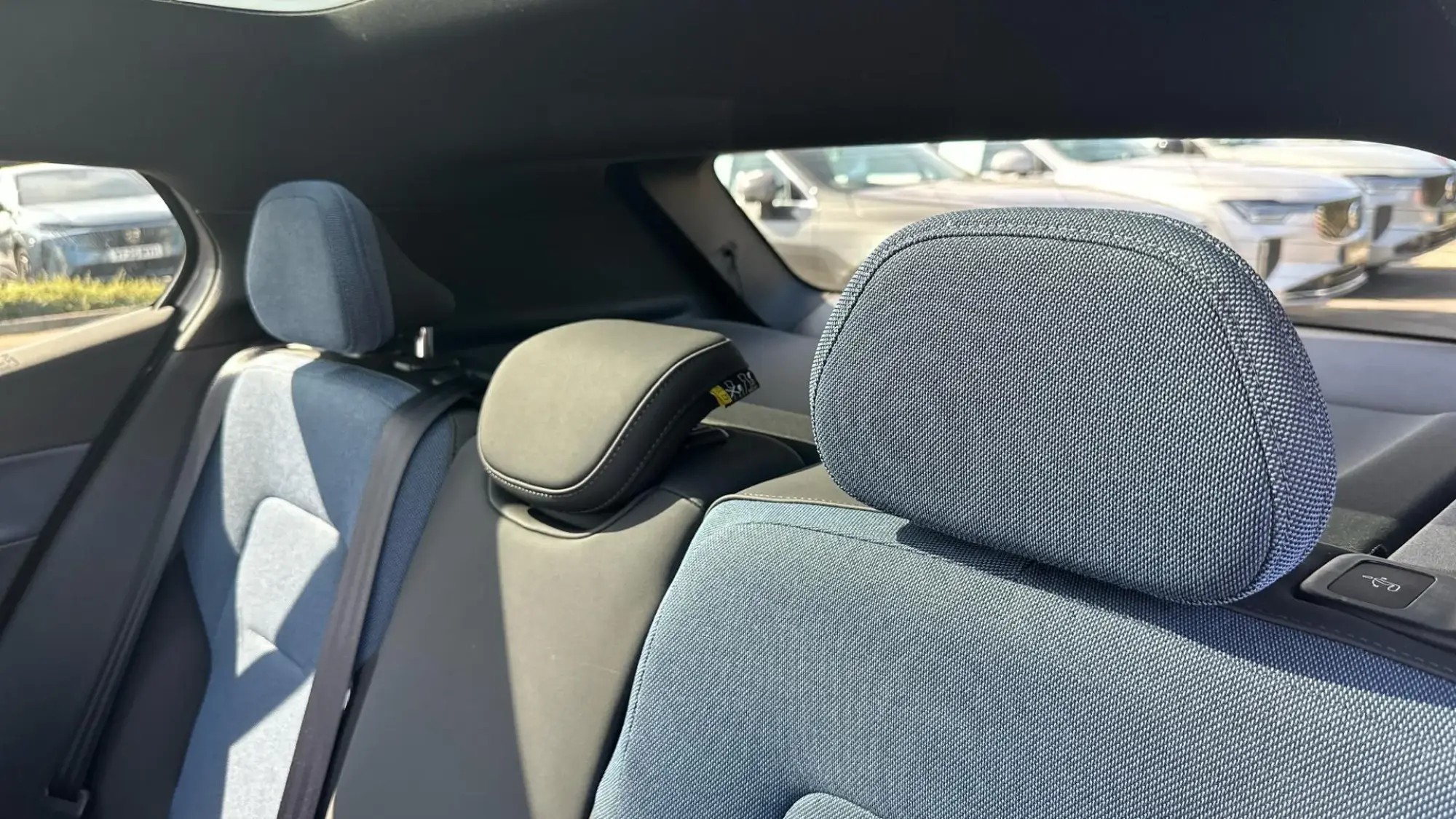Volvo EX30 Image 33