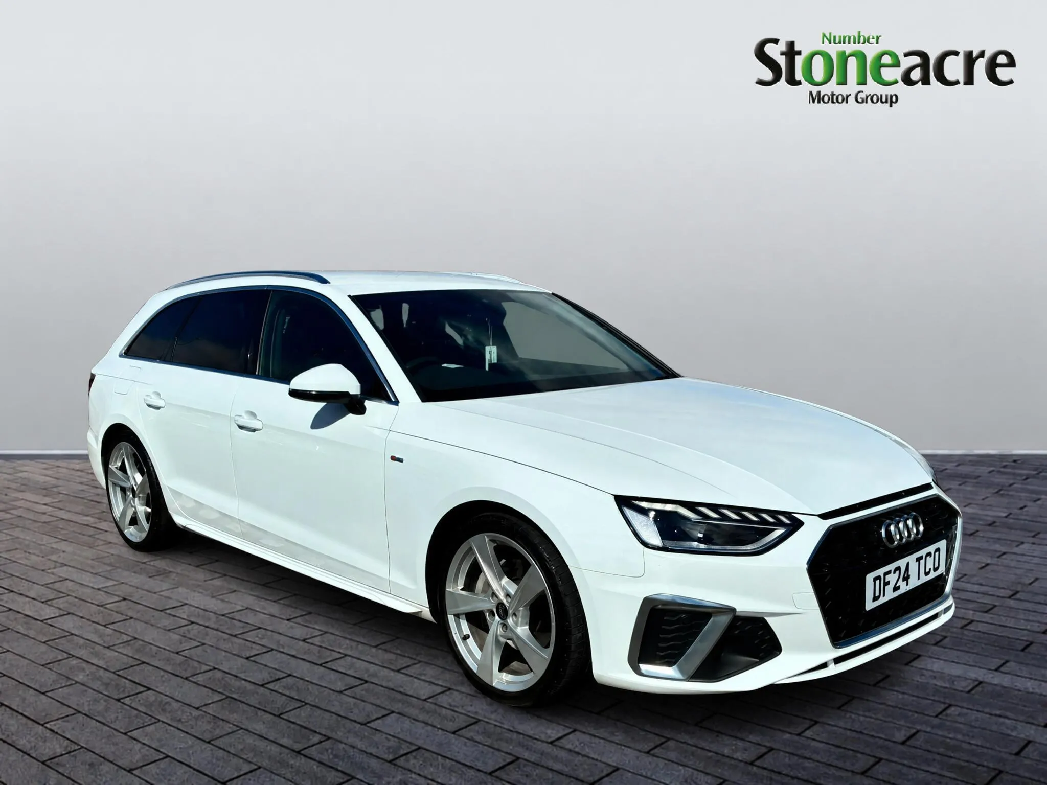 Audi A4 Avant listing photo