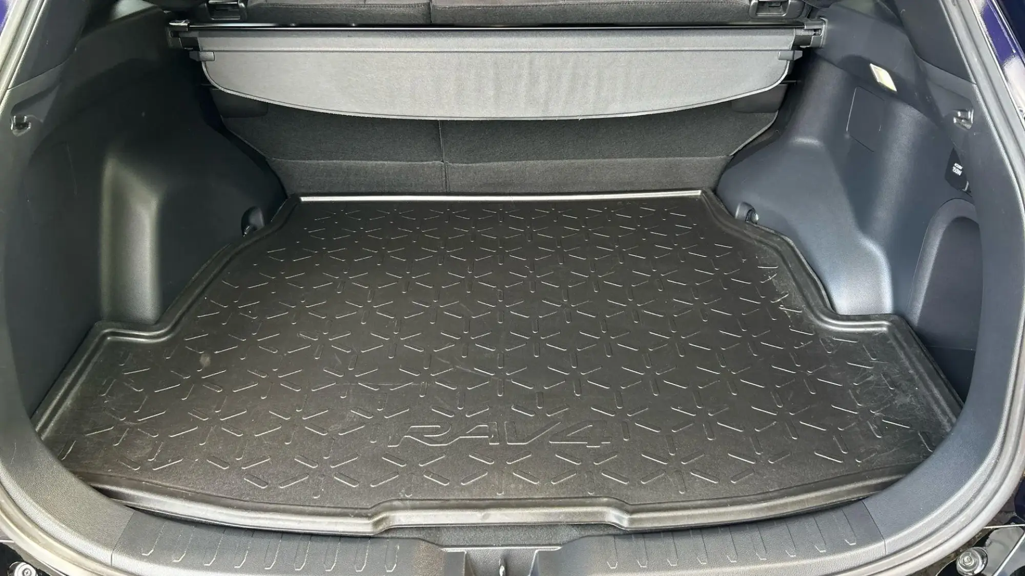 Toyota RAV4 Plug-in Hybrid Image 16