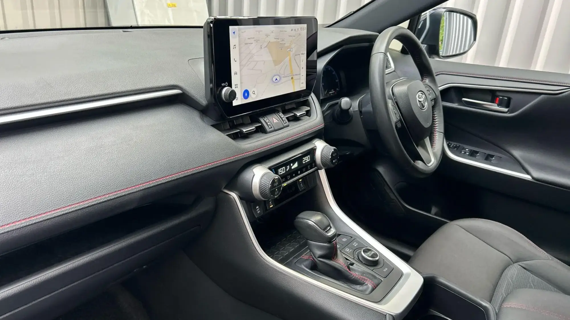 Toyota RAV4 Plug-in Hybrid Image 35