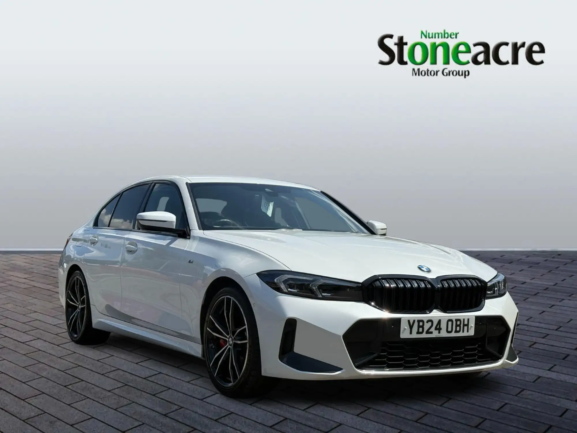 BMW 3 Series 2.0 320i M Sport Auto Euro 6 (s/s) 4dr YB24OBH Image 1