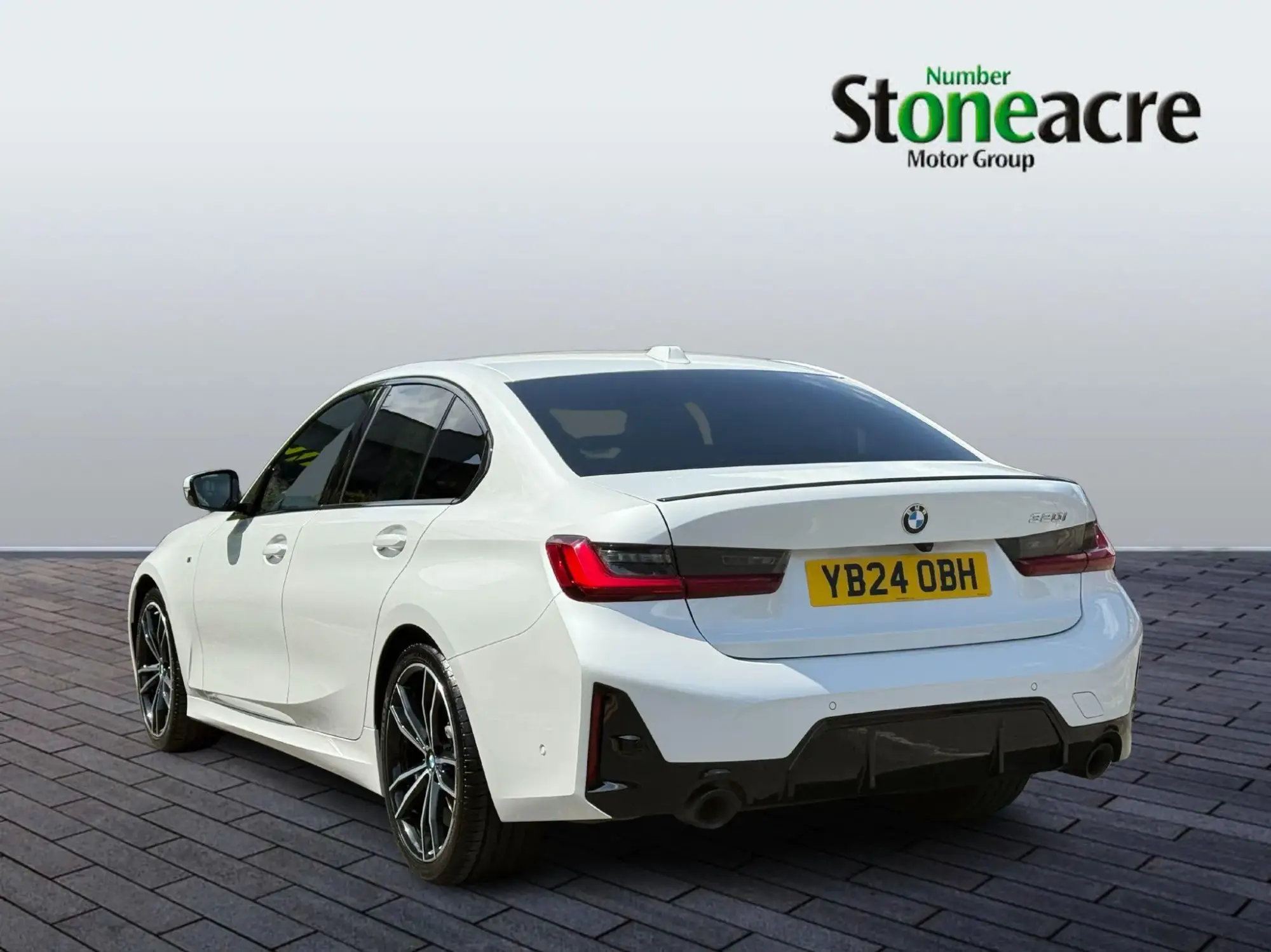 BMW 3 Series Image 4 BMW 3 Series Image 4