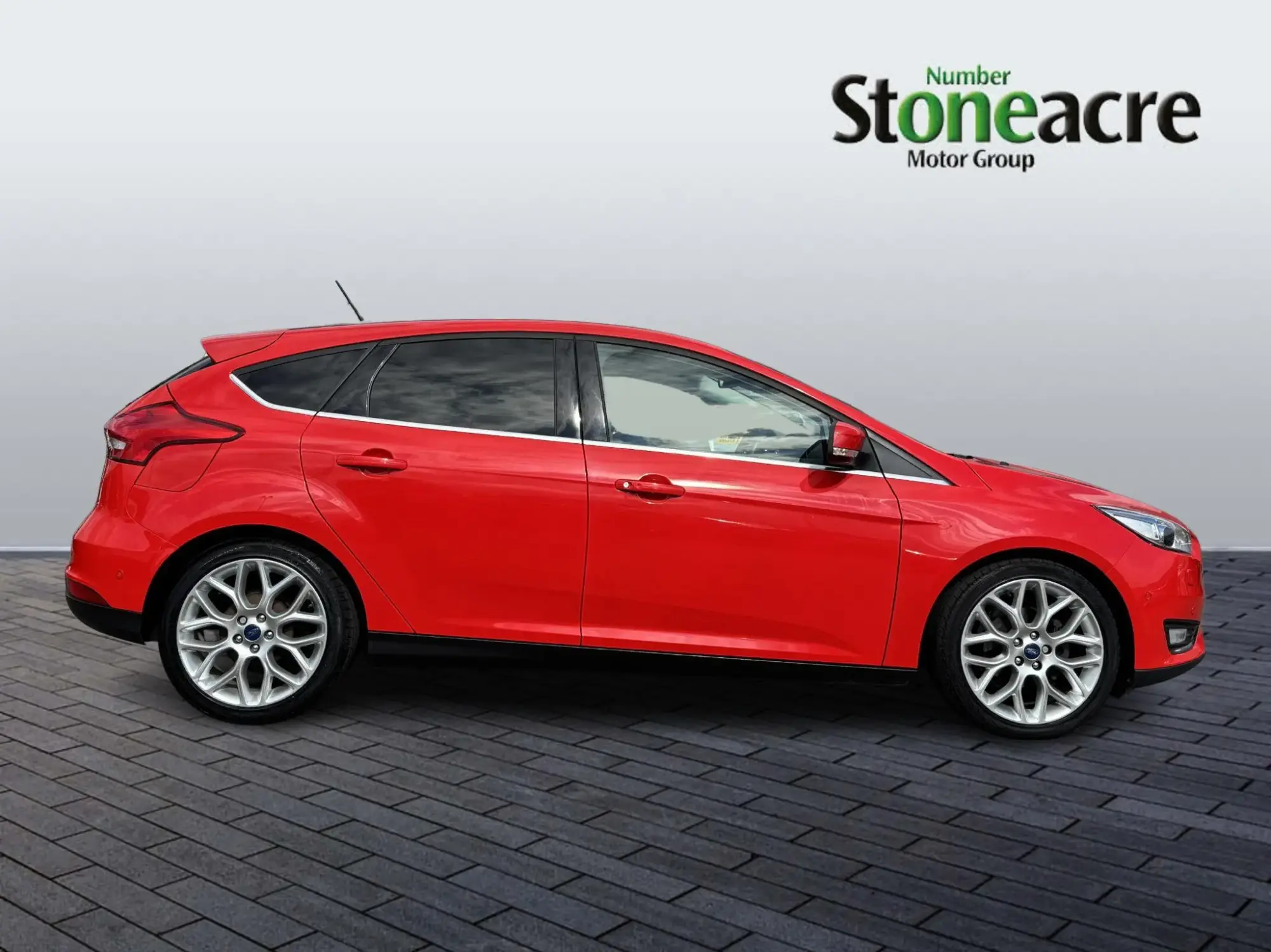 Ford Focus 1.0T EcoBoost Titanium X Euro 6 (s/s) 5dr NX67TKF Image 2