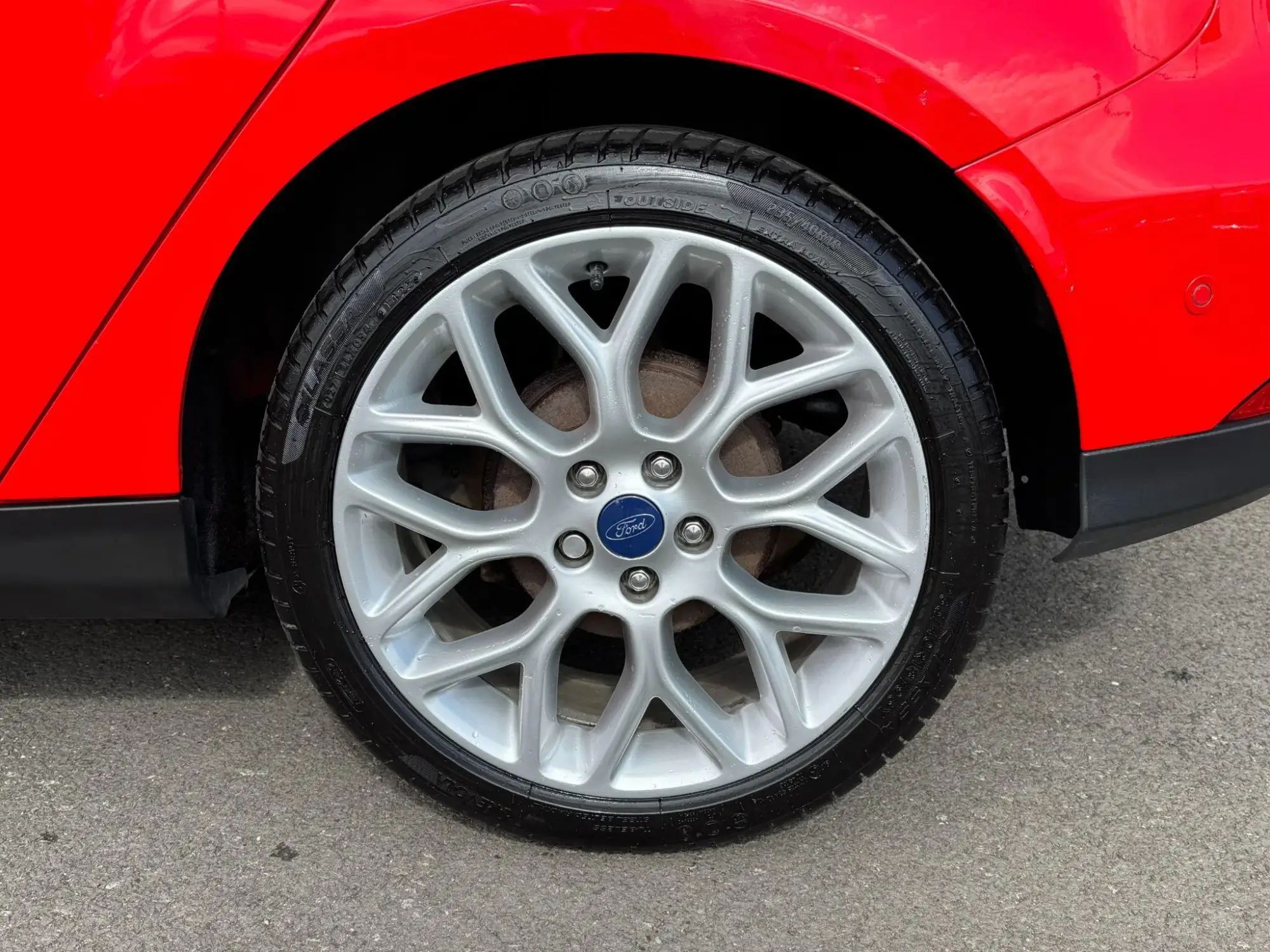Ford Focus Image 9