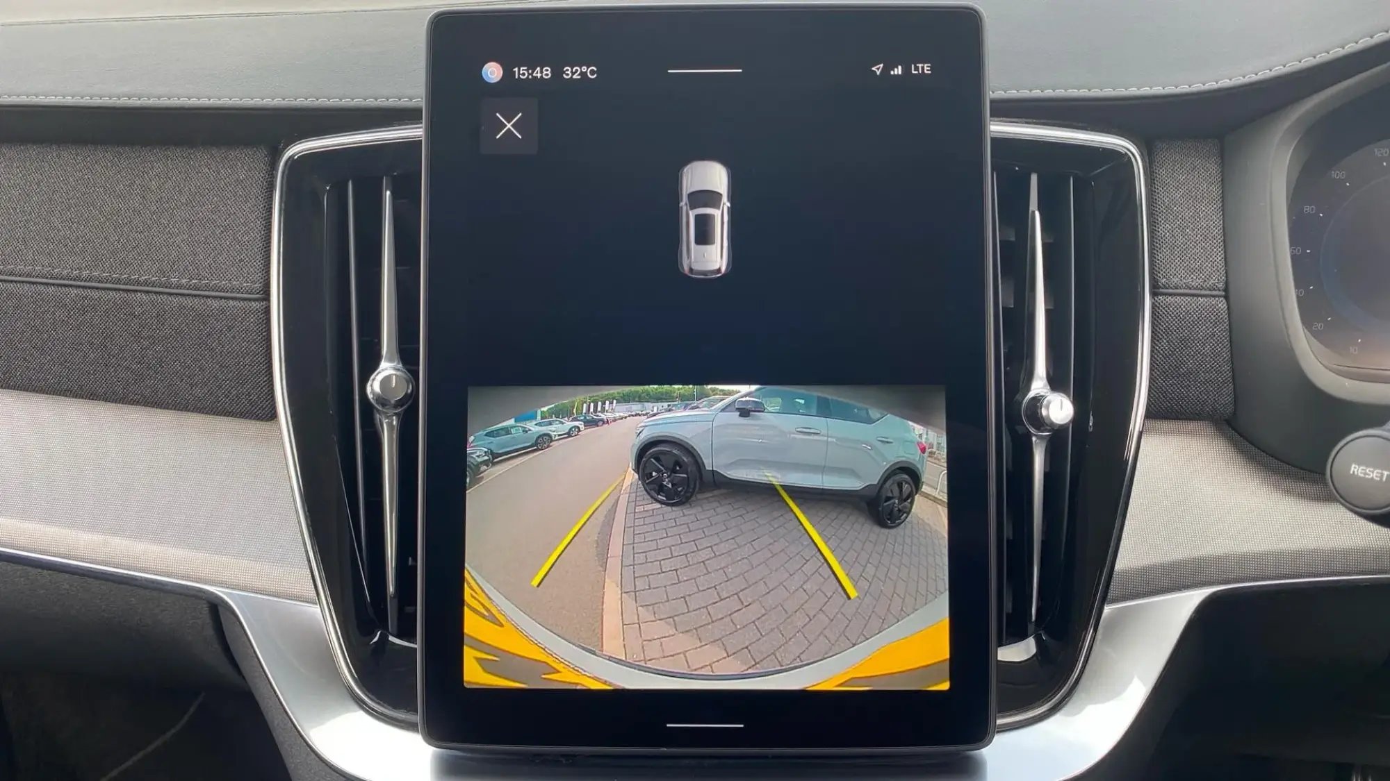 Volvo XC90 Image 32