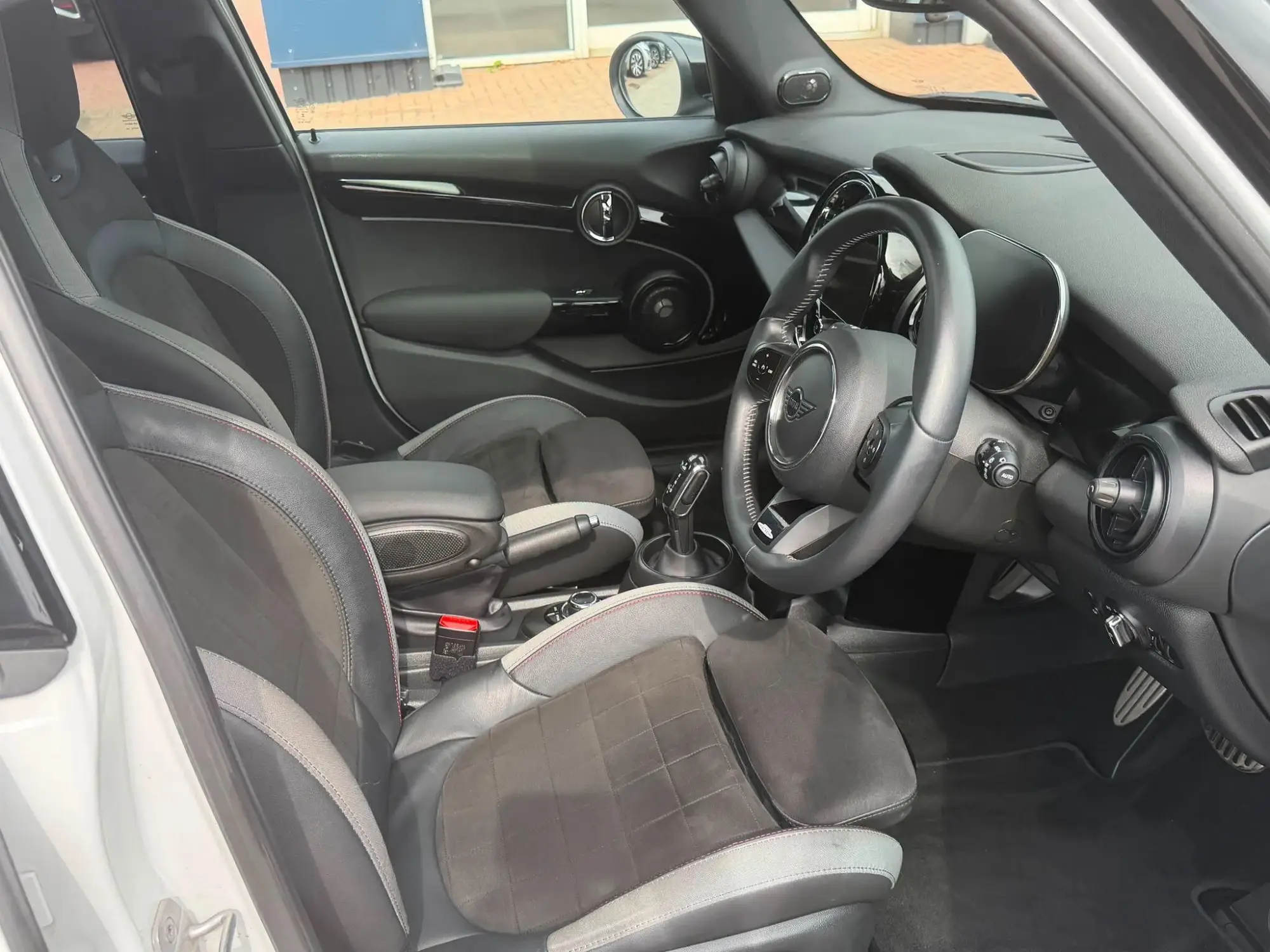 MINI Hatch Image 13 MINI Hatch Image 13