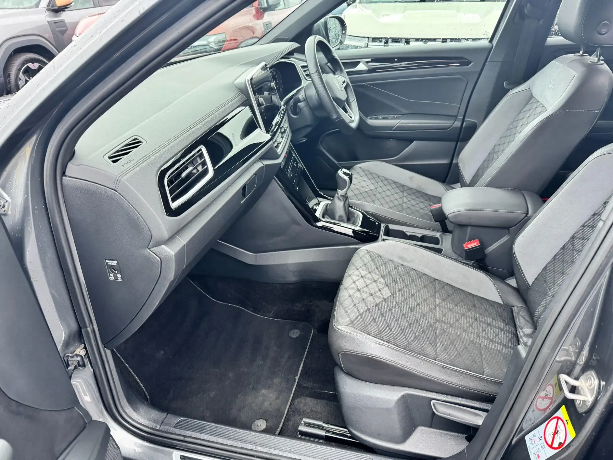 Volkswagen T-Roc Image 14