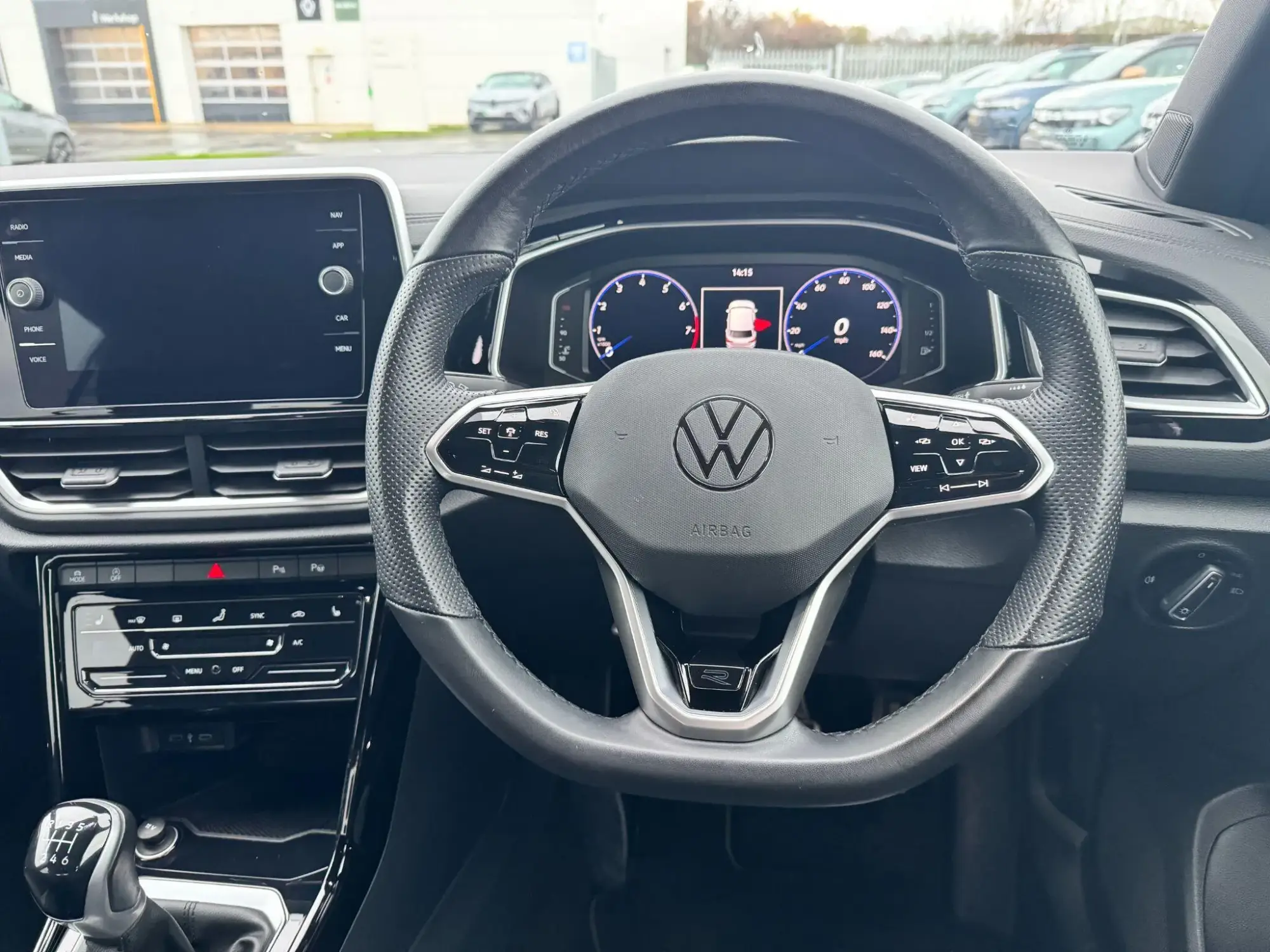 Volkswagen T-Roc Image 17